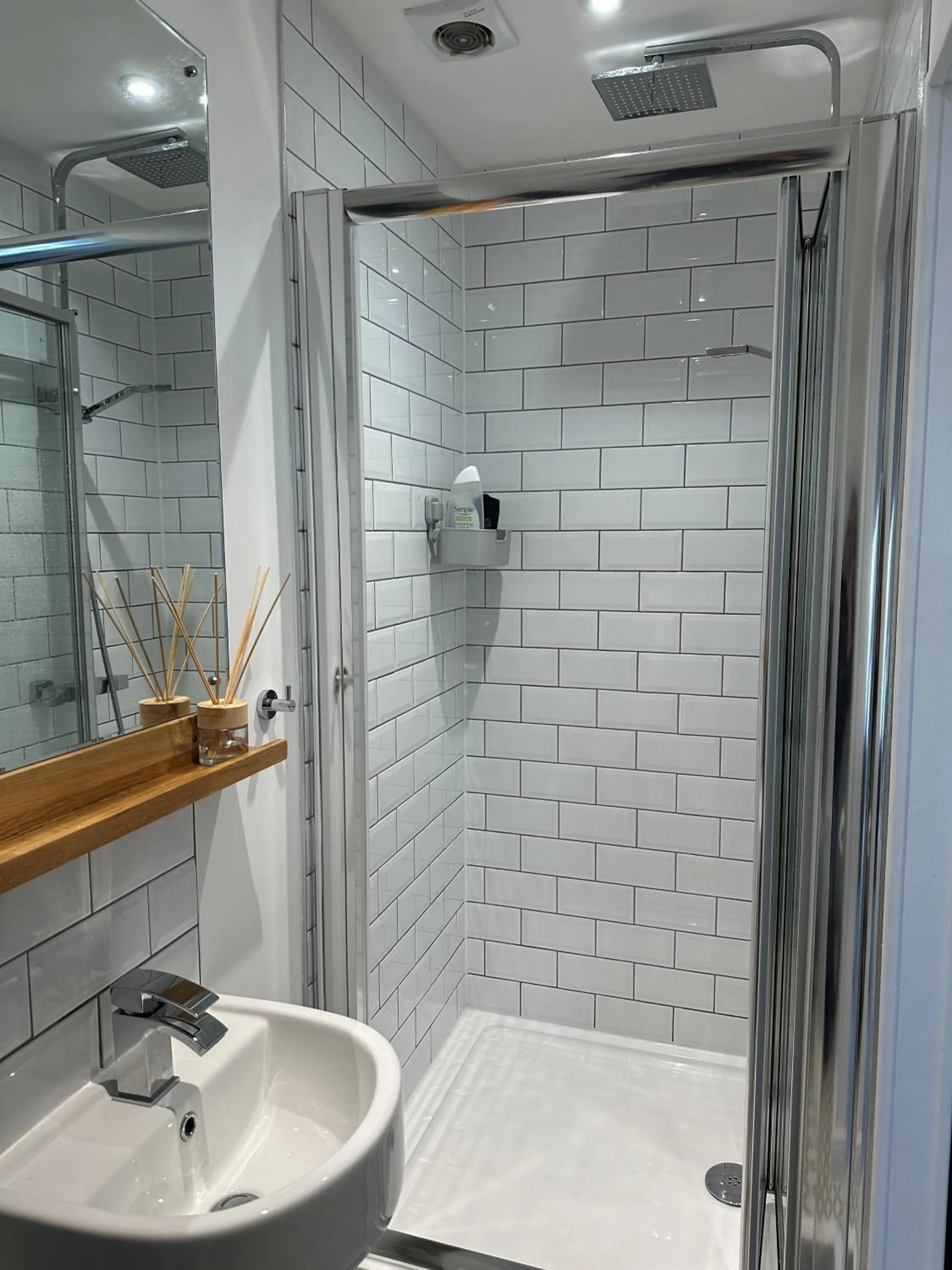 Shower in Beautiful, spacious 3 bed Brixham apartment