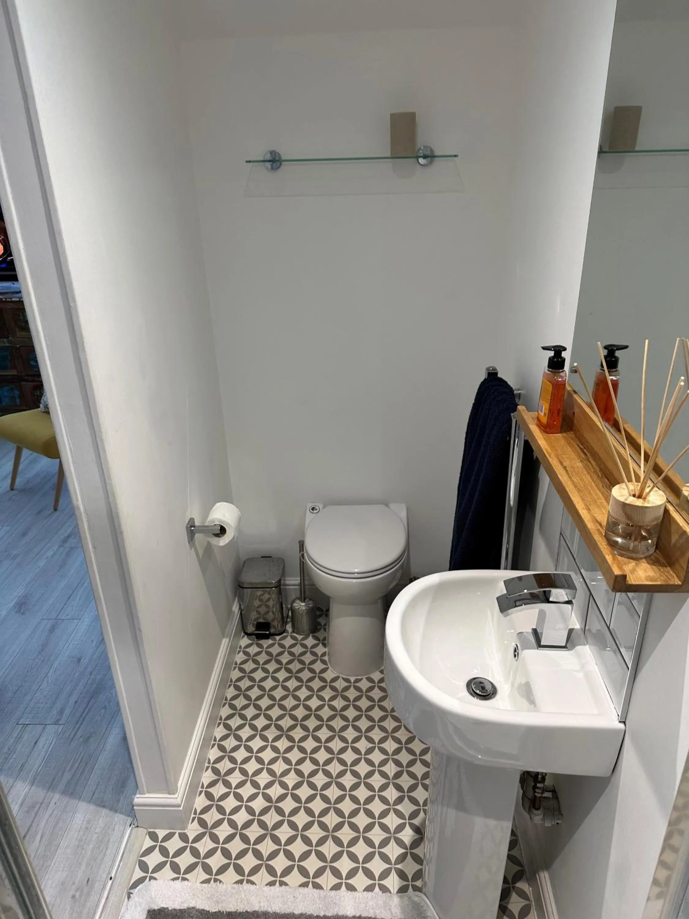 Toilet in Beautiful, spacious 3 bed Brixham apartment