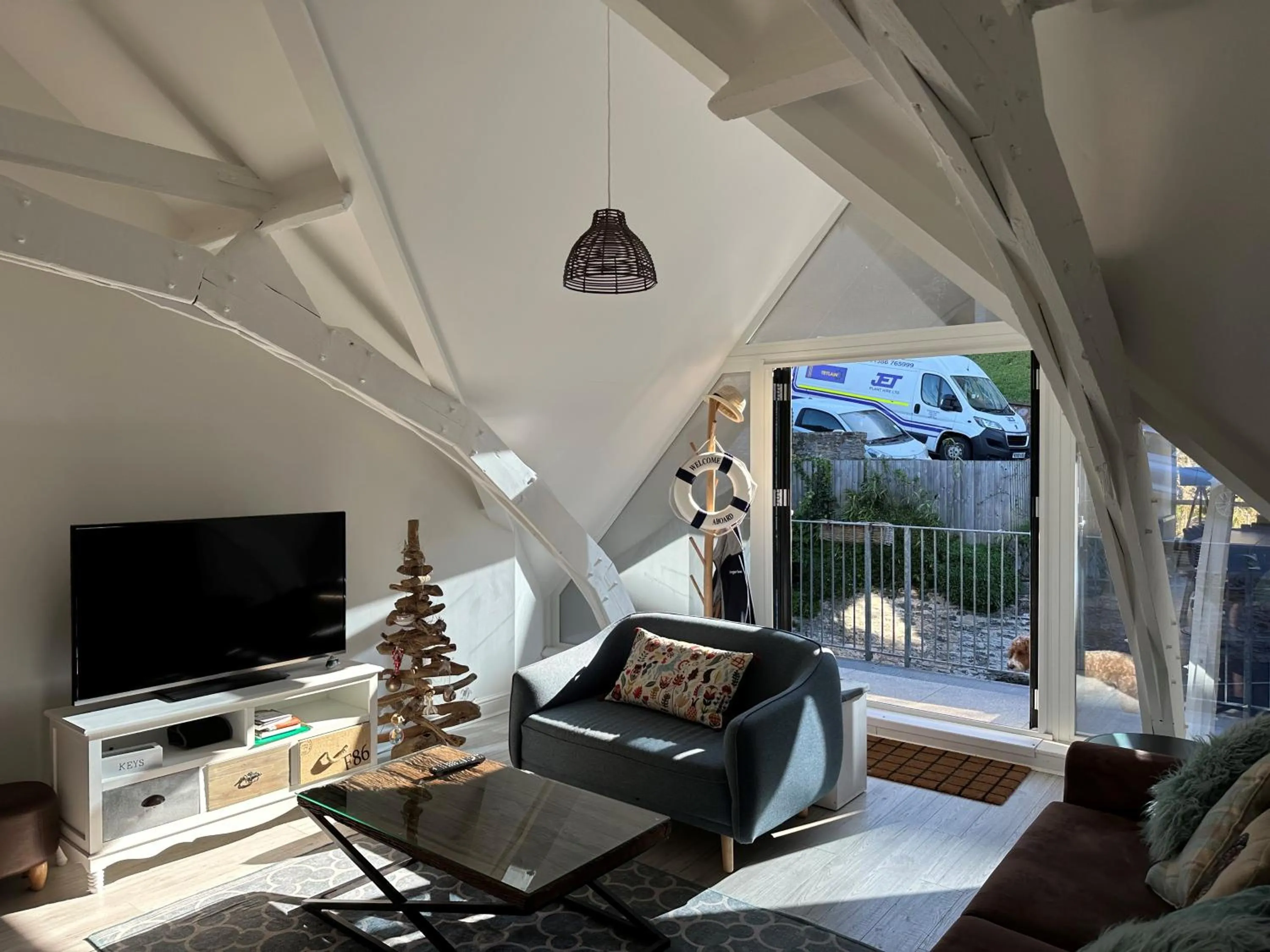 Communal lounge/ TV room in Beautiful, spacious 3 bed Brixham apartment