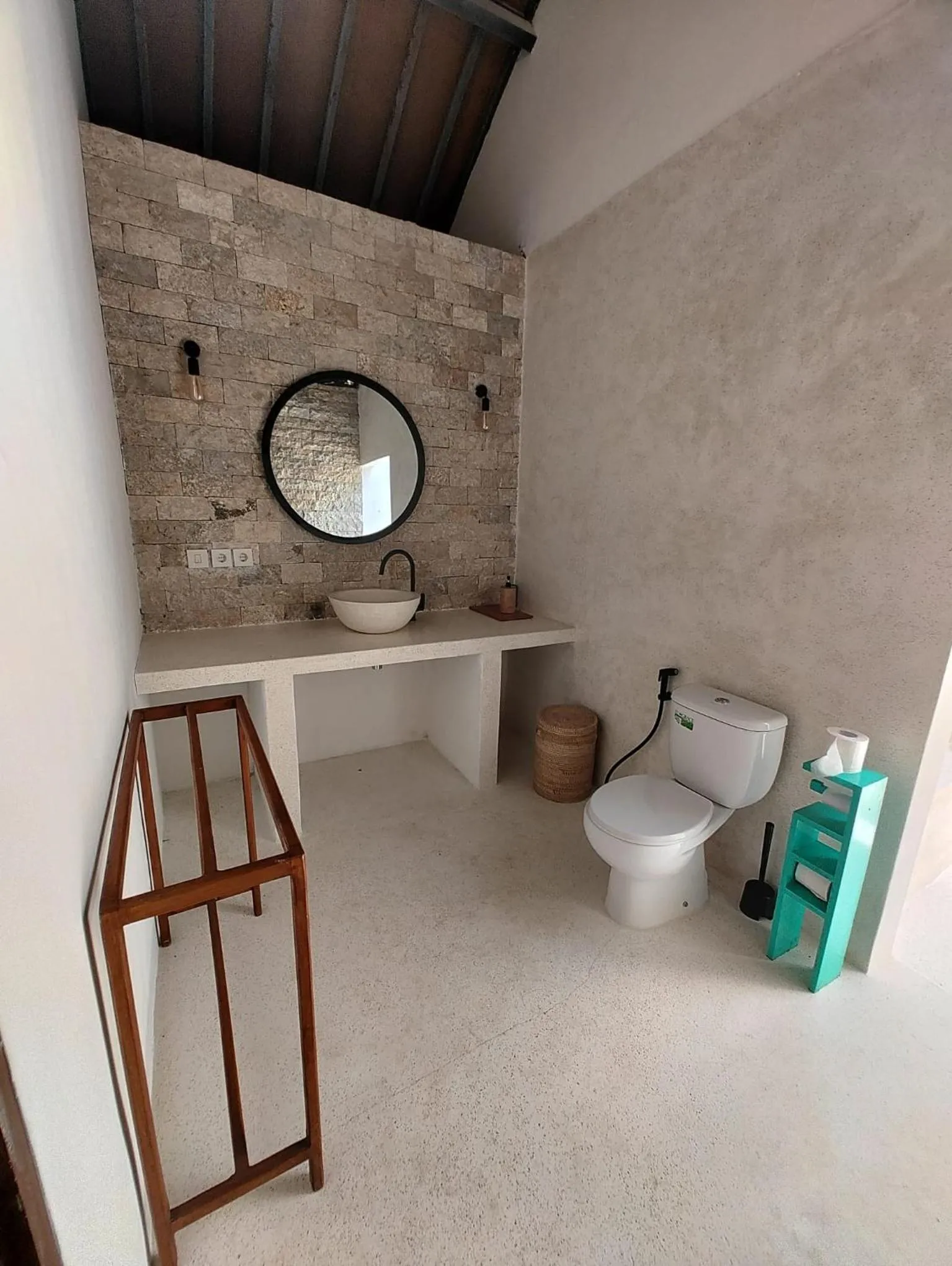 Toilet in The Barefoot Blondie Village