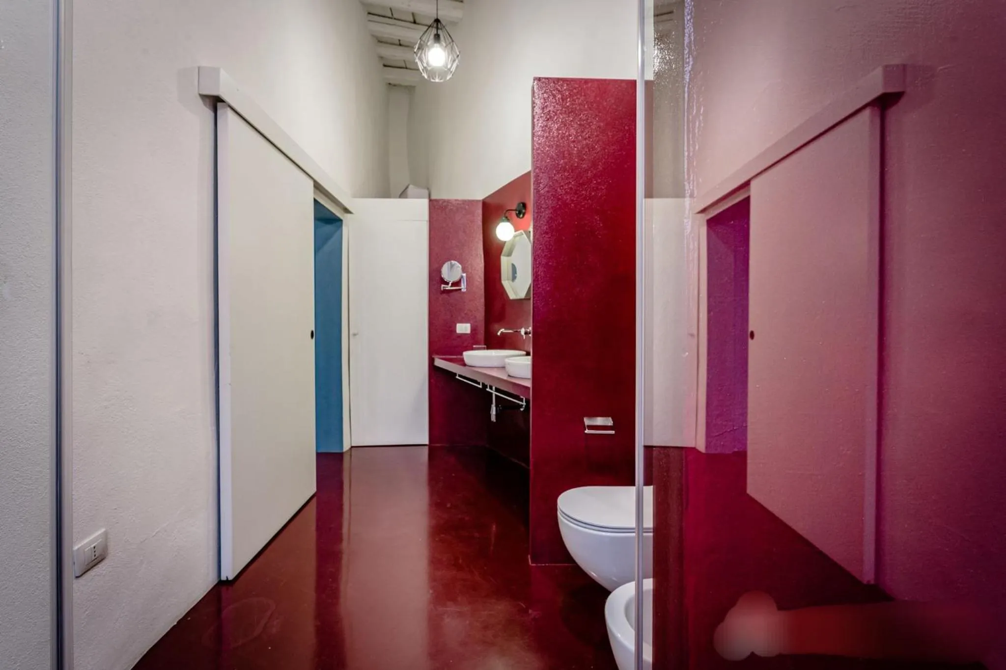 Toilet in Open Suite Cobalto