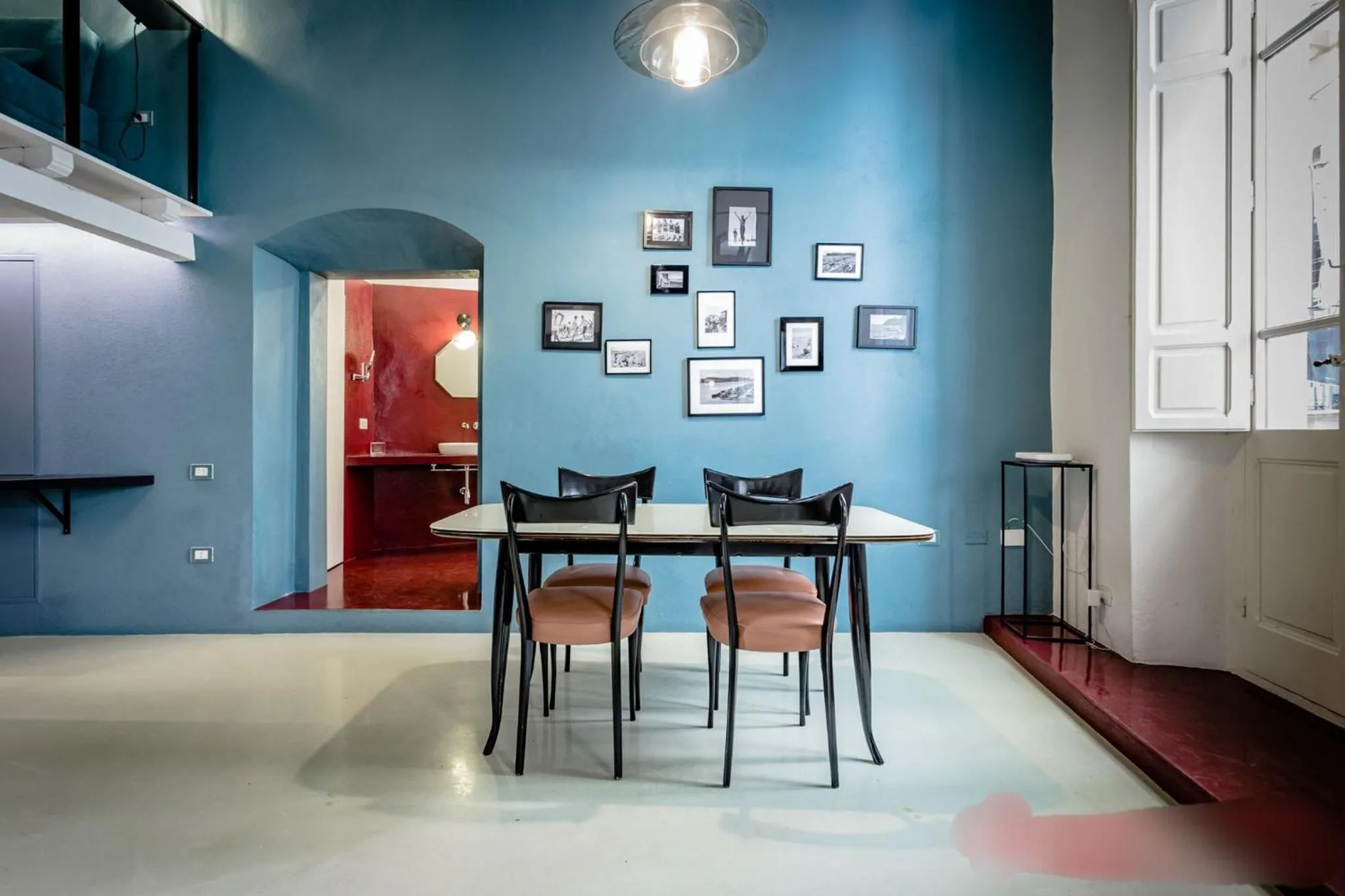 Dining area in Open Suite Cobalto