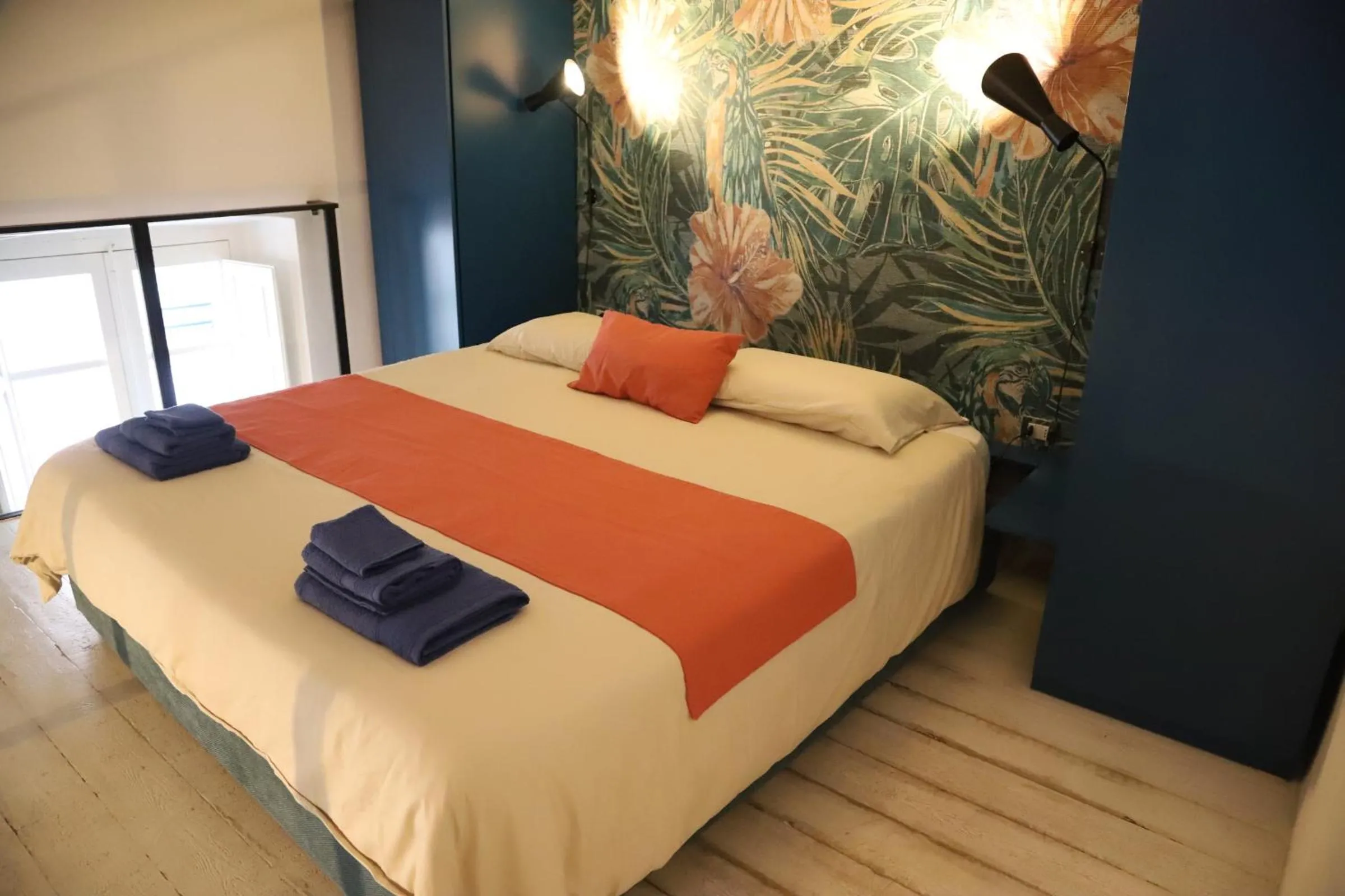 Bed in Open Suite Cobalto