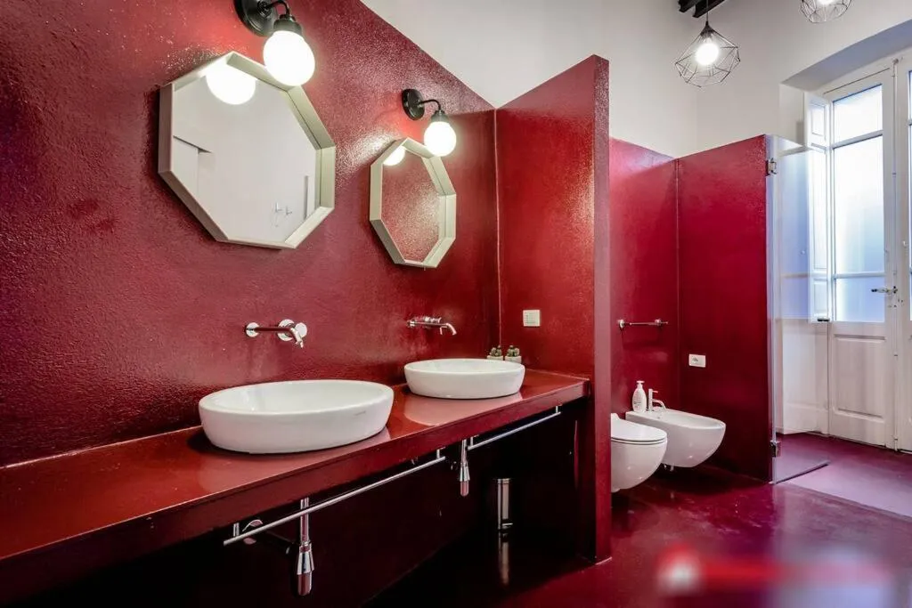 Shower in Open Suite Cobalto