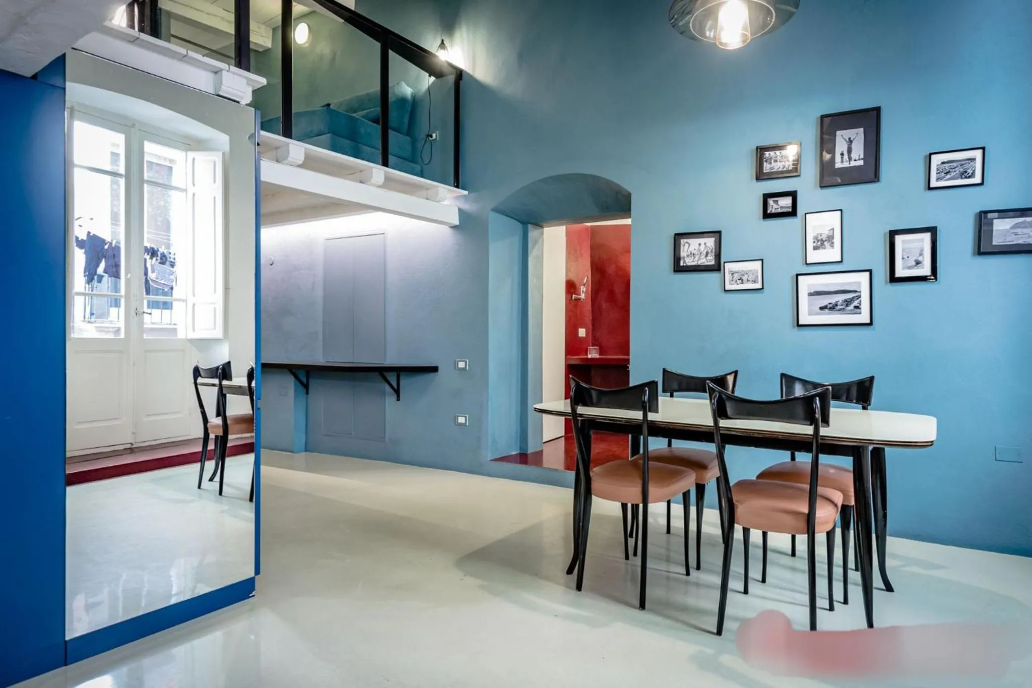 Dining area in Open Suite Cobalto