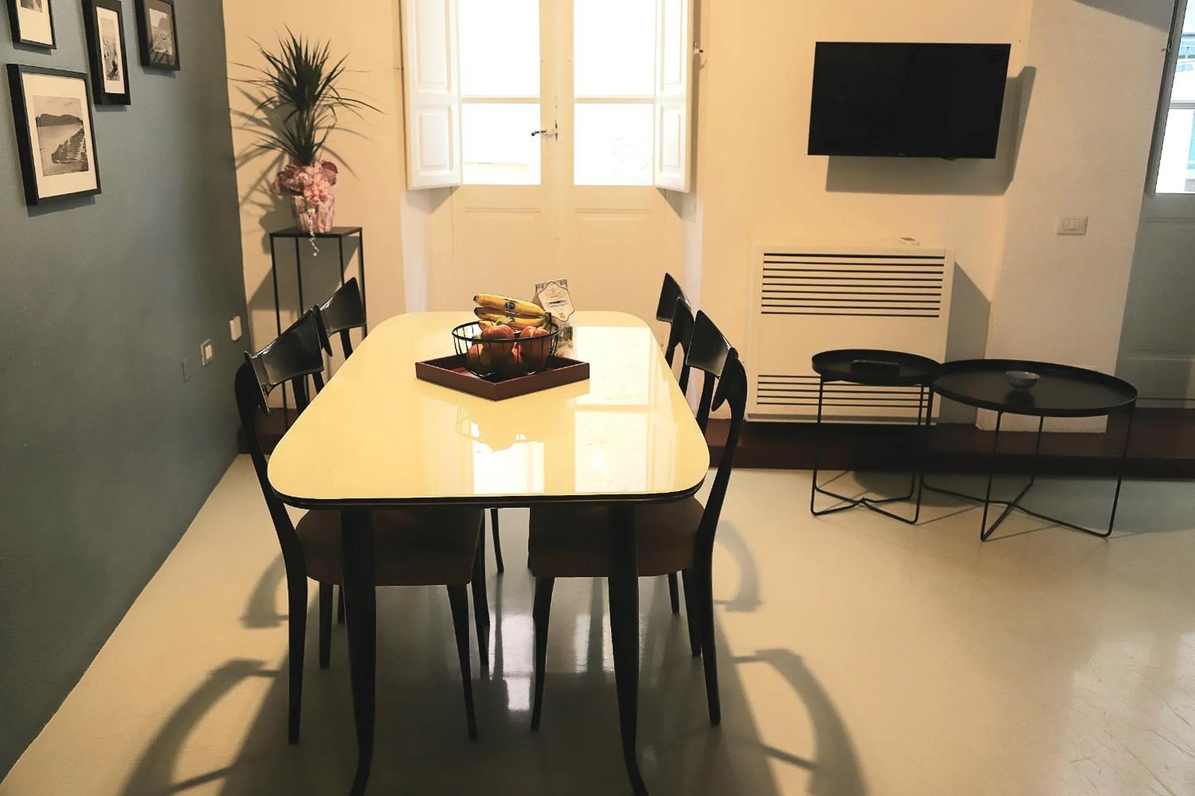 Dining area in Open Suite Cobalto