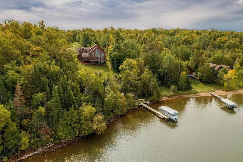 Property building in Spacious Leech Lake Home on 2 Private Acres, 200' of lake shore 15 Minutes to Walker with boat lift, dock, swimming, fire pit