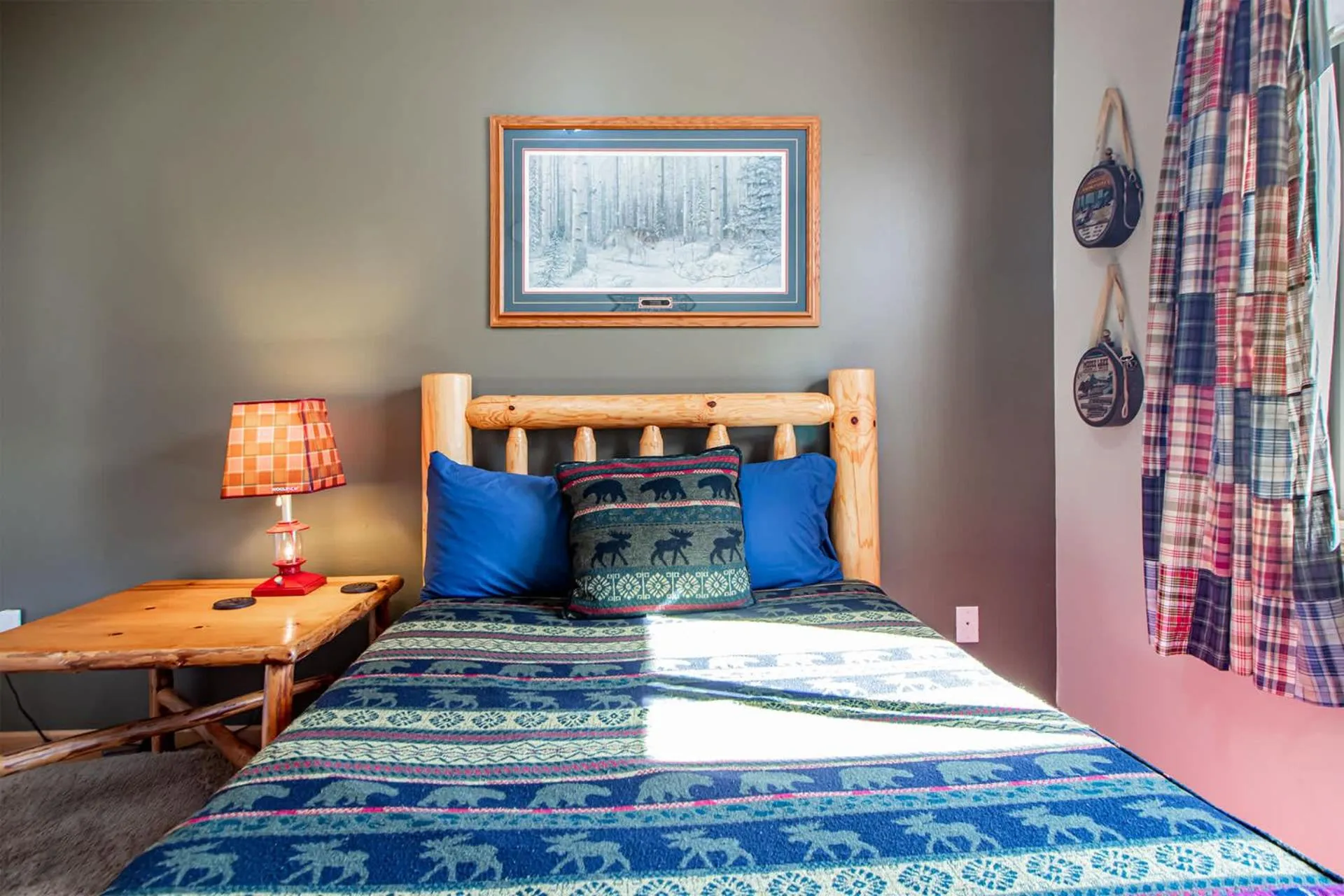 Bed in Spacious Leech Lake Home on 2 Private Acres, 200' of lake shore 15 Minutes to Walker with boat lift, dock, swimming, fire pit