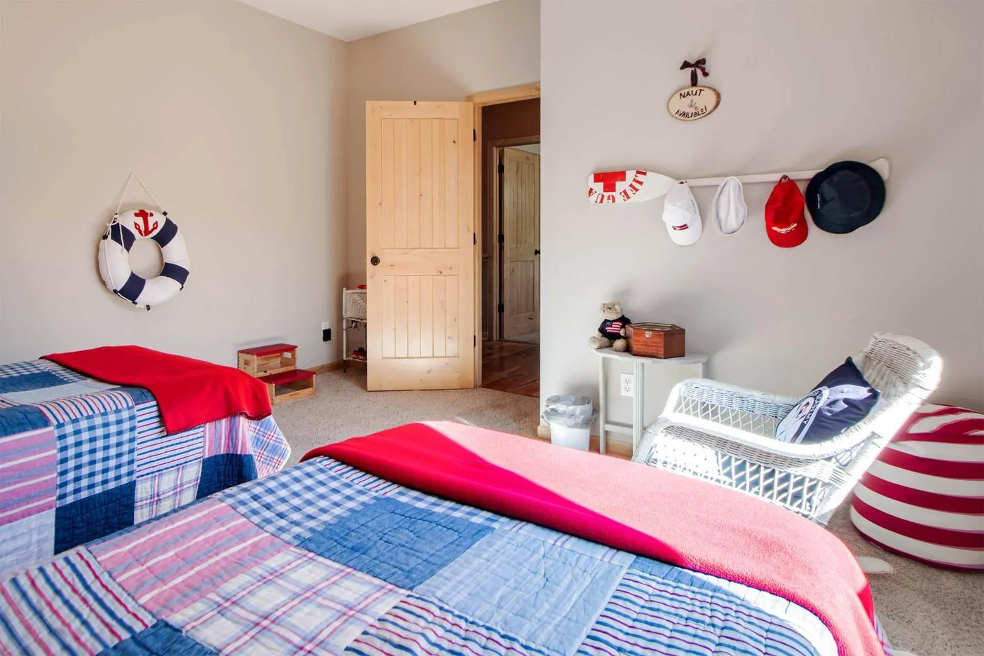 Bed in Spacious Leech Lake Home on 2 Private Acres, 200' of lake shore 15 Minutes to Walker with boat lift, dock, swimming, fire pit