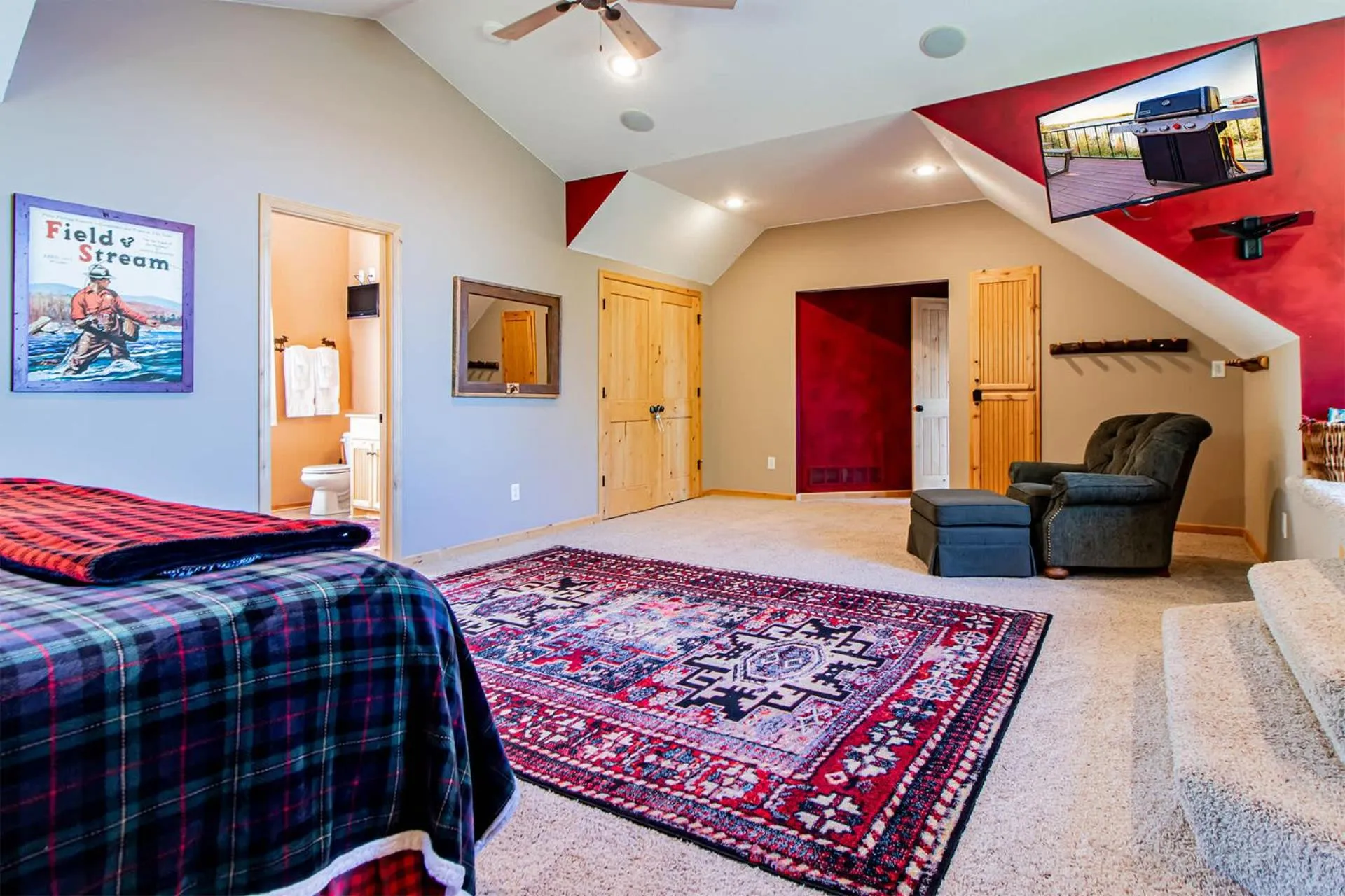 Spacious Leech Lake Home on 2 Private Acres, 200' of lake shore 15 Minutes to Walker with boat lift, dock, swimming, fire pit