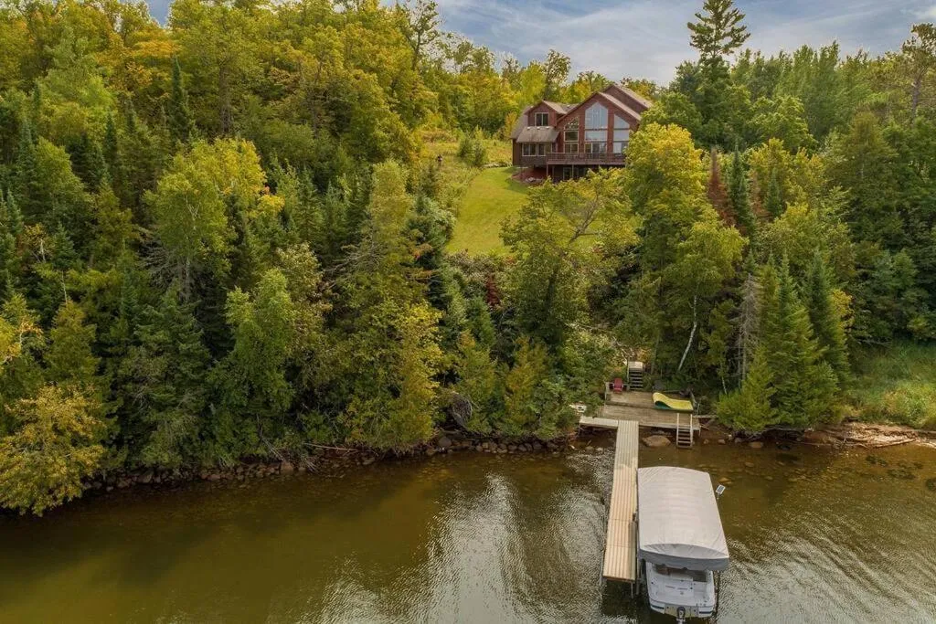 Property building in Spacious Leech Lake Home on 2 Private Acres, 200' of lake shore 15 Minutes to Walker with boat lift, dock, swimming, fire pit