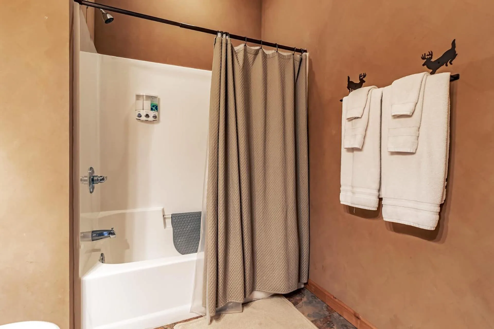 Spacious Leech Lake Home on 2 Private Acres, 200' of lake shore 15 Minutes to Walker with boat lift, dock, swimming, fire pit