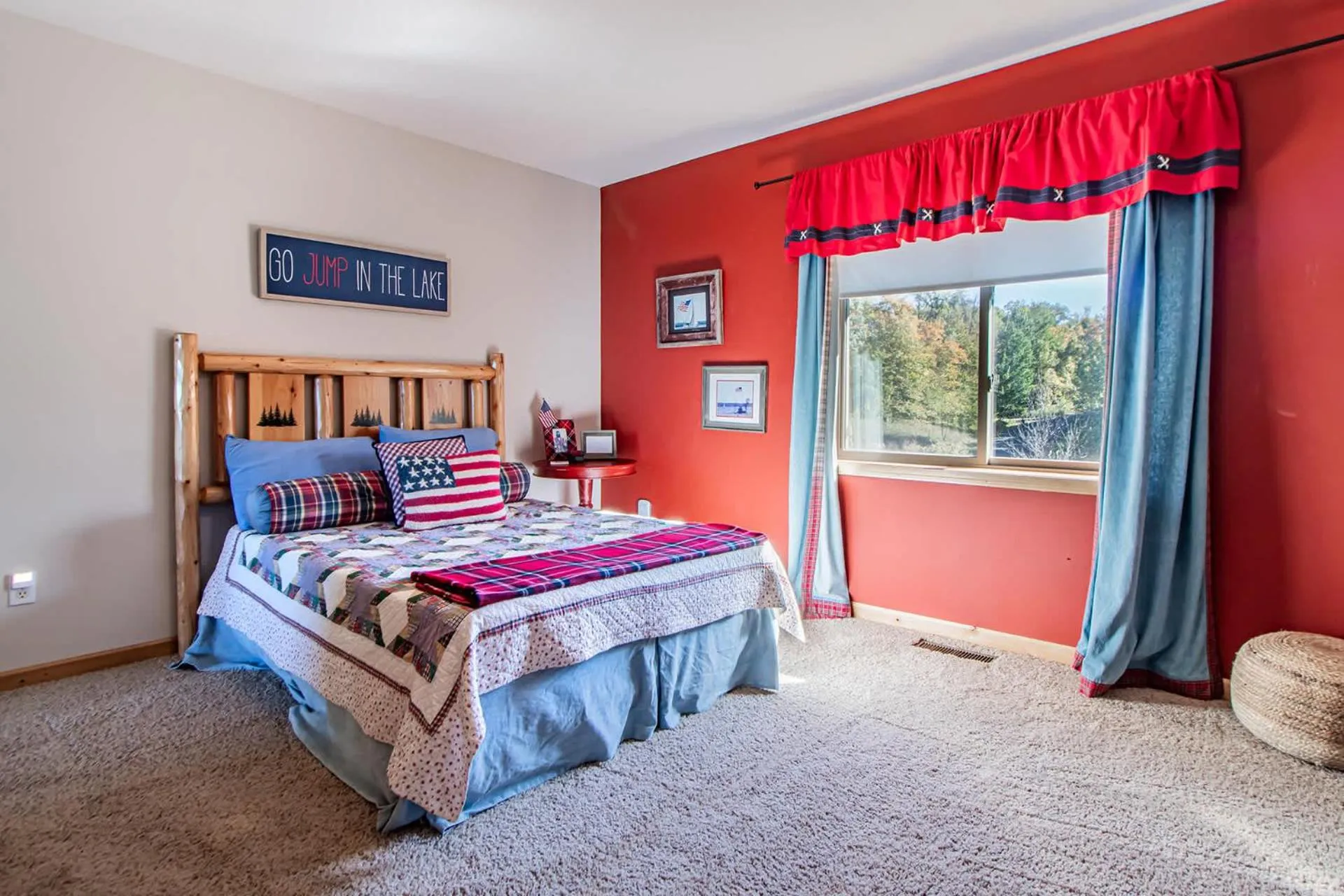 Bed in Spacious Leech Lake Home on 2 Private Acres, 200' of lake shore 15 Minutes to Walker with boat lift, dock, swimming, fire pit