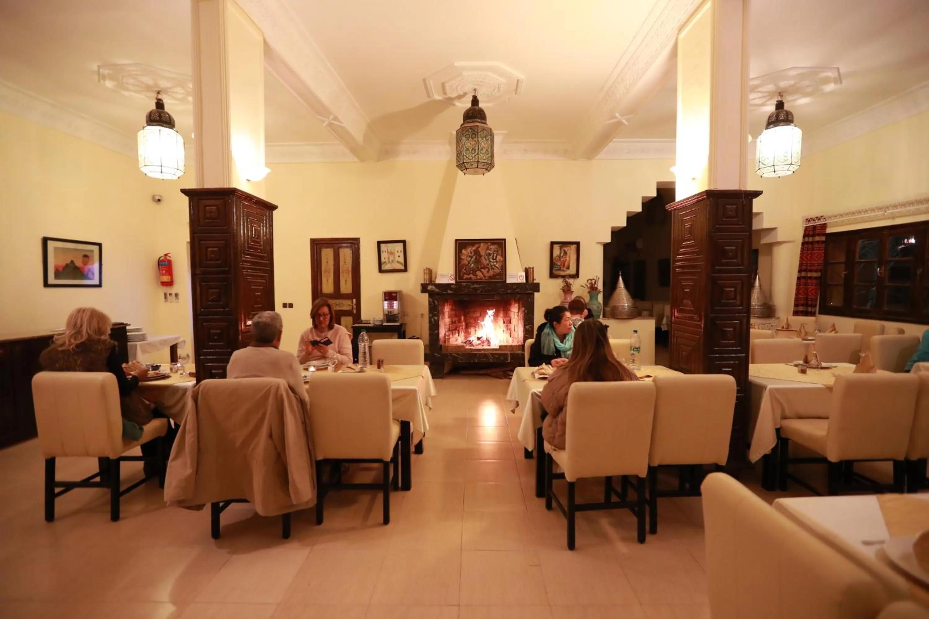 Restaurant/places to eat in Kasbah Tizimi