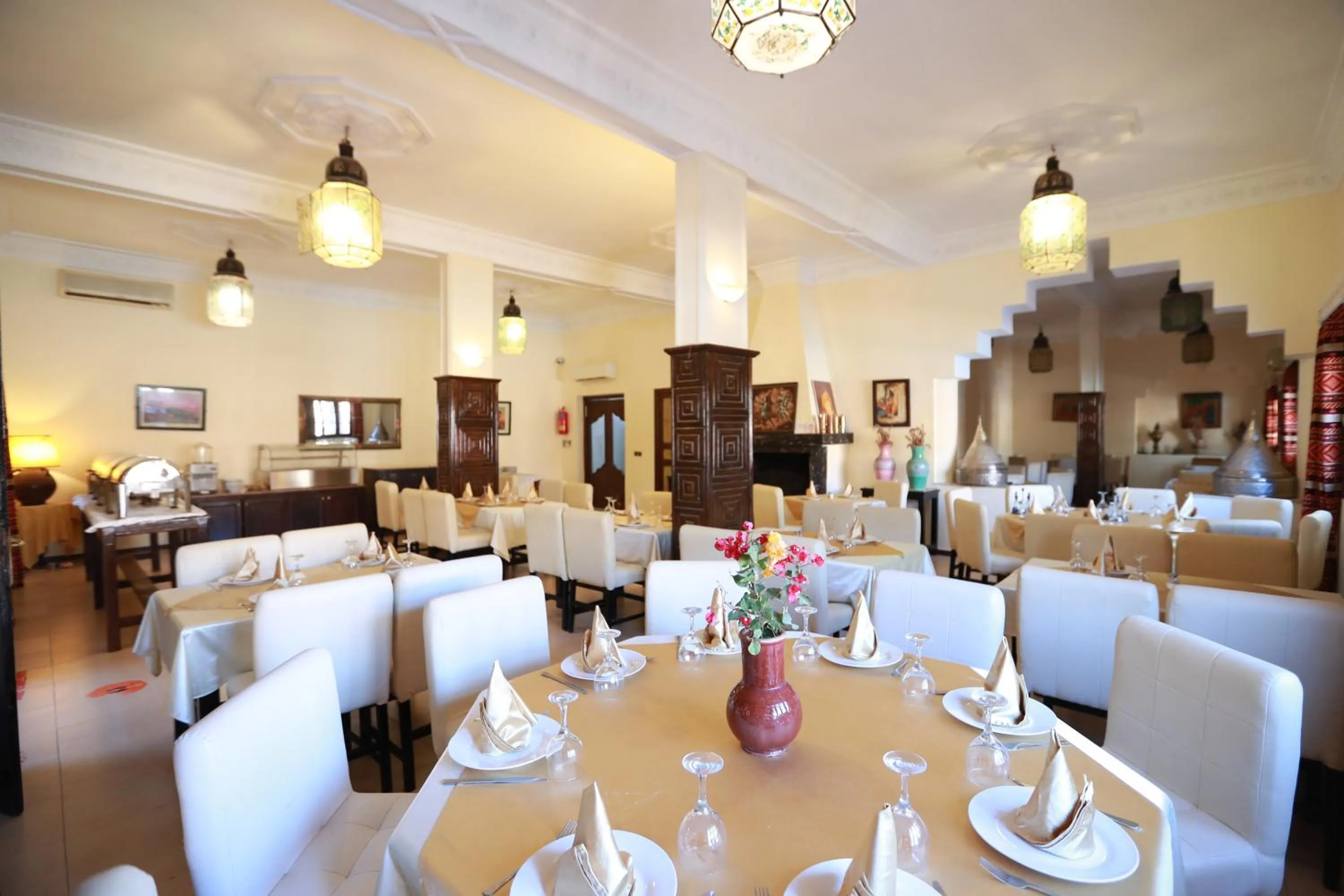 Restaurant/places to eat in Kasbah Tizimi