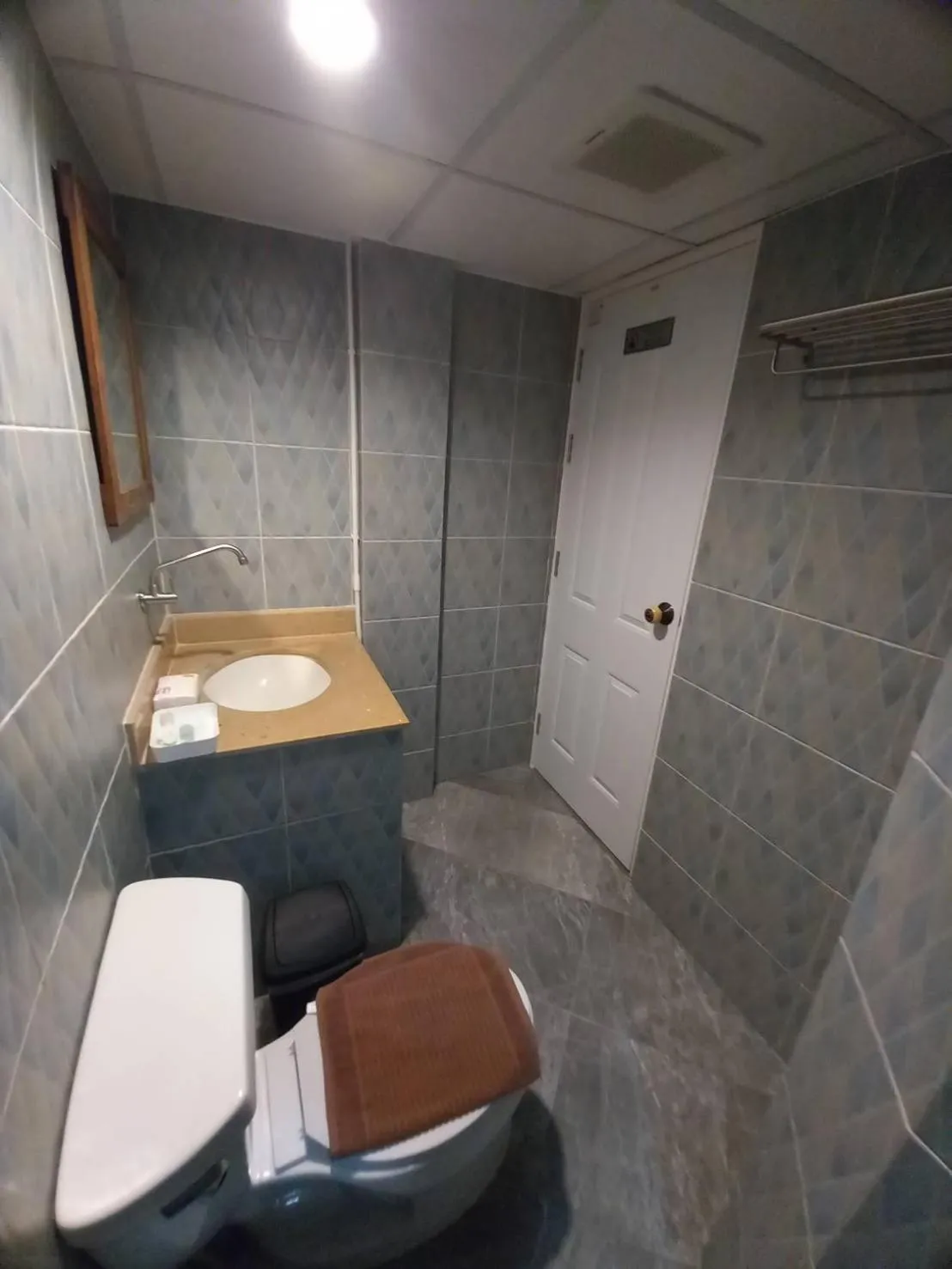 Shower in Valentier Cafe and Hotel