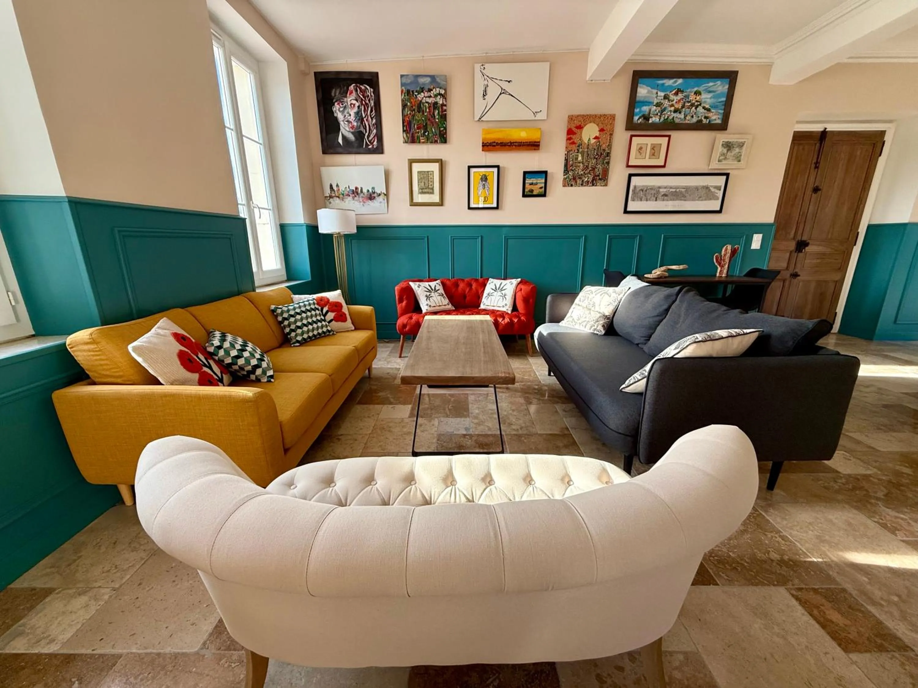 Communal lounge/ TV room in Domaine de Lanis - Chambres d'hôtes avec parc et piscine