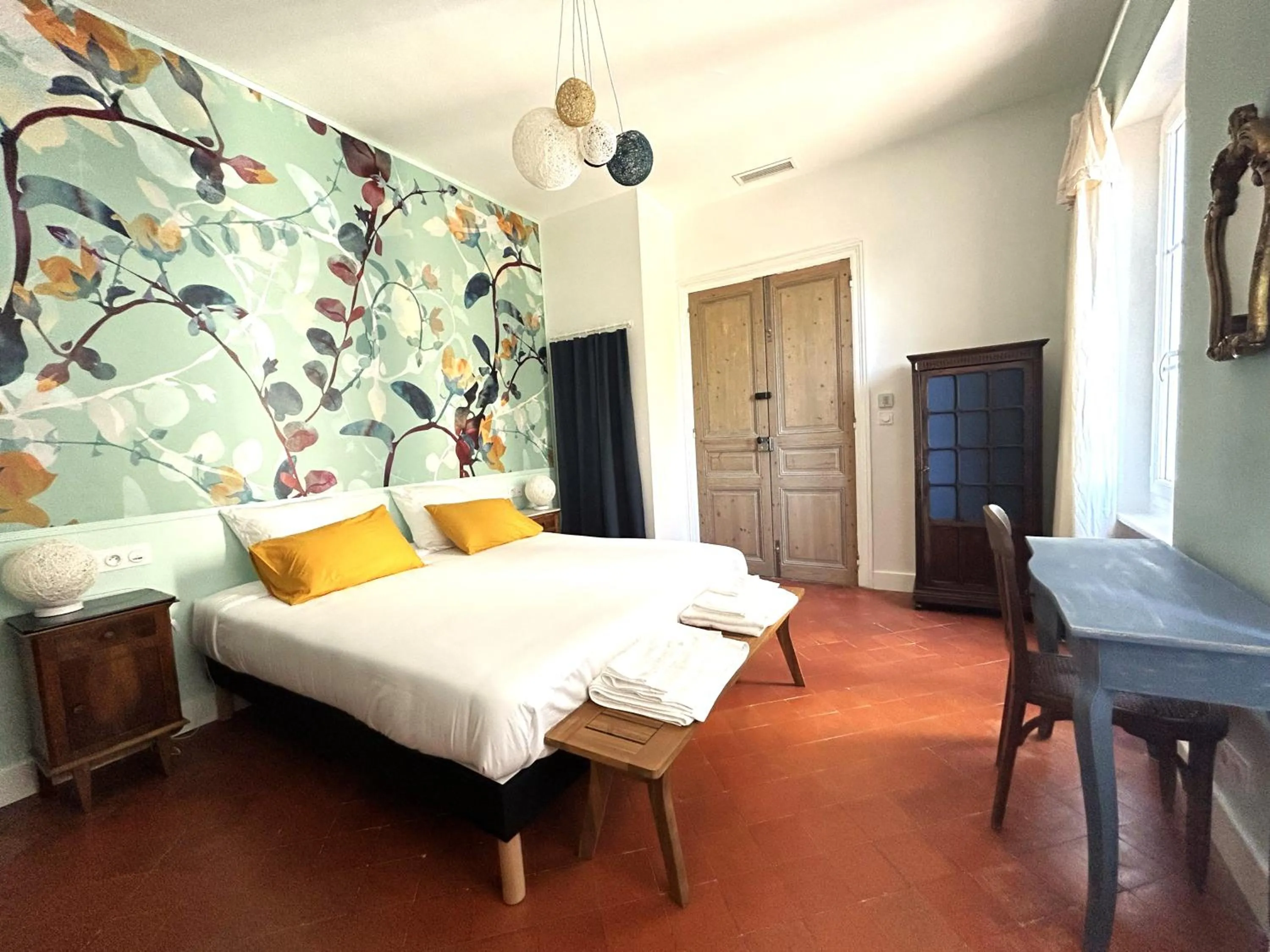 Bed in Domaine de Lanis - Chambres d'hôtes avec parc et piscine