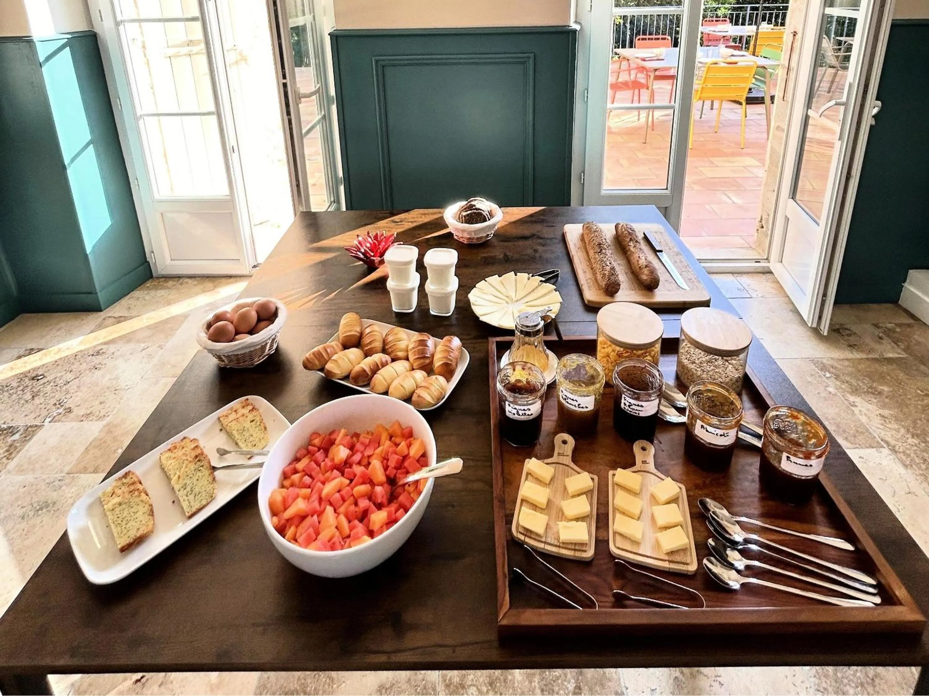 Breakfast in Domaine de Lanis - Chambres d'hôtes avec parc et piscine