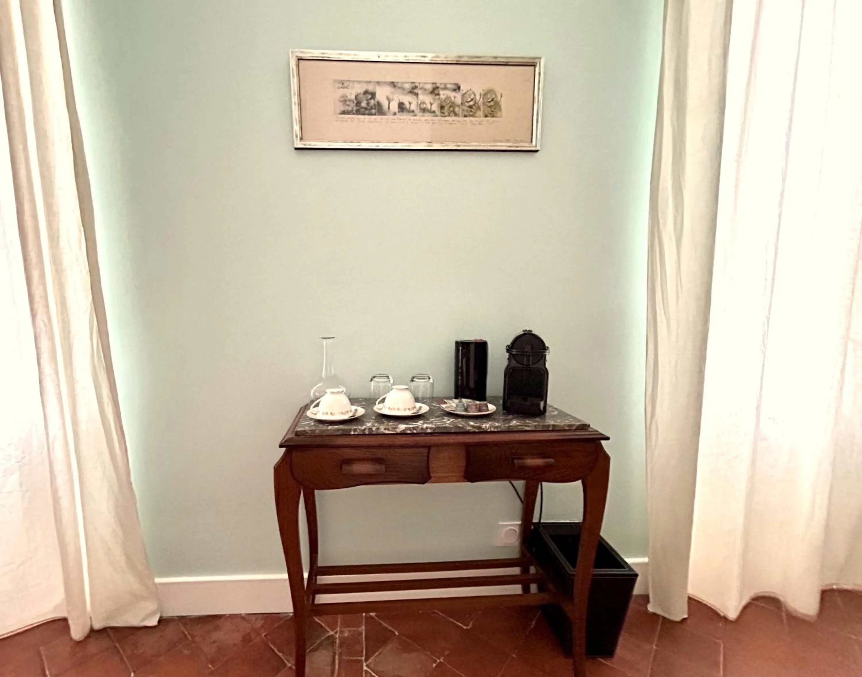 Coffee/tea facilities in Domaine de Lanis - Chambres d'hôtes avec parc et piscine
