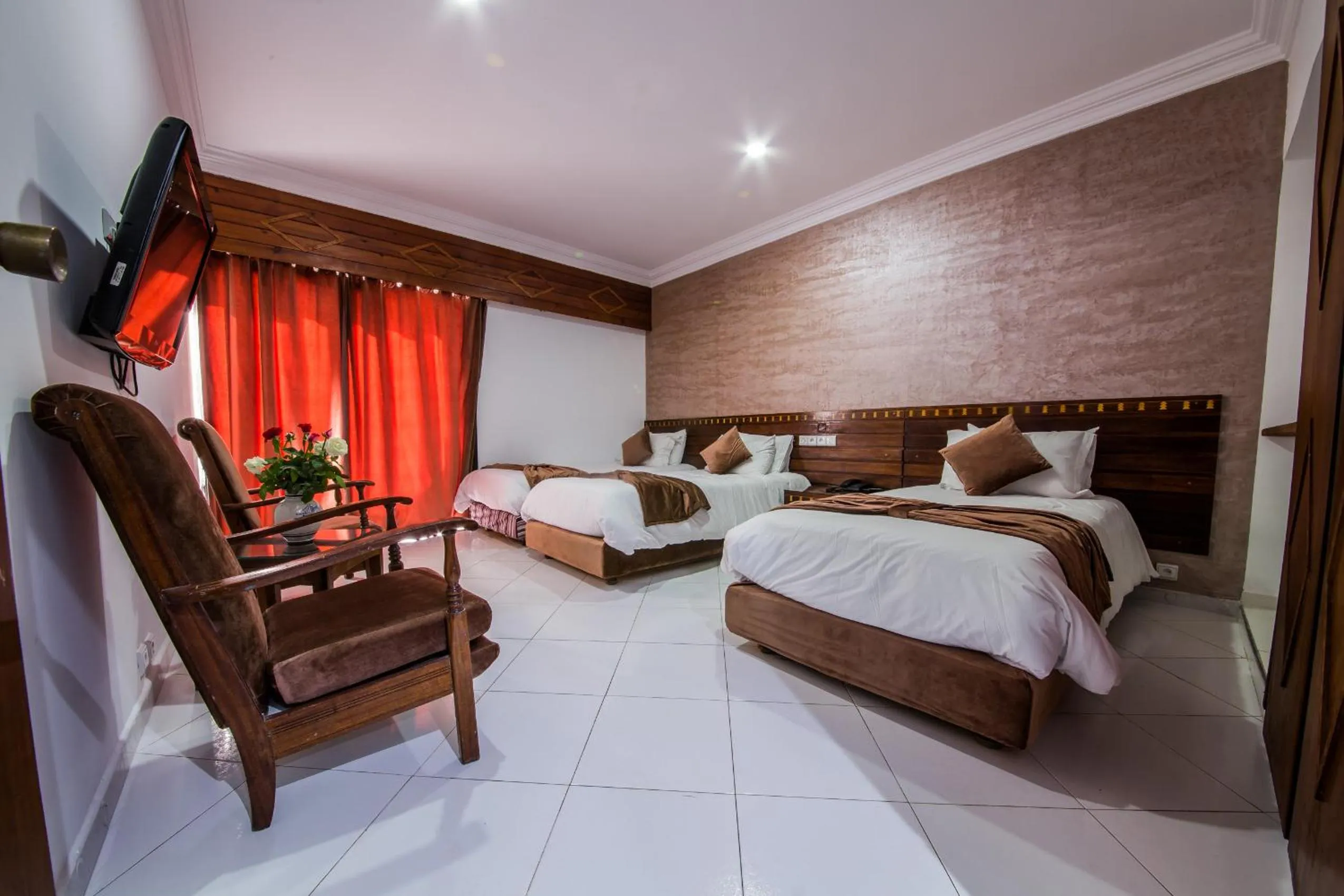 Photo of the whole room, Bed in Hôtel Des Iles