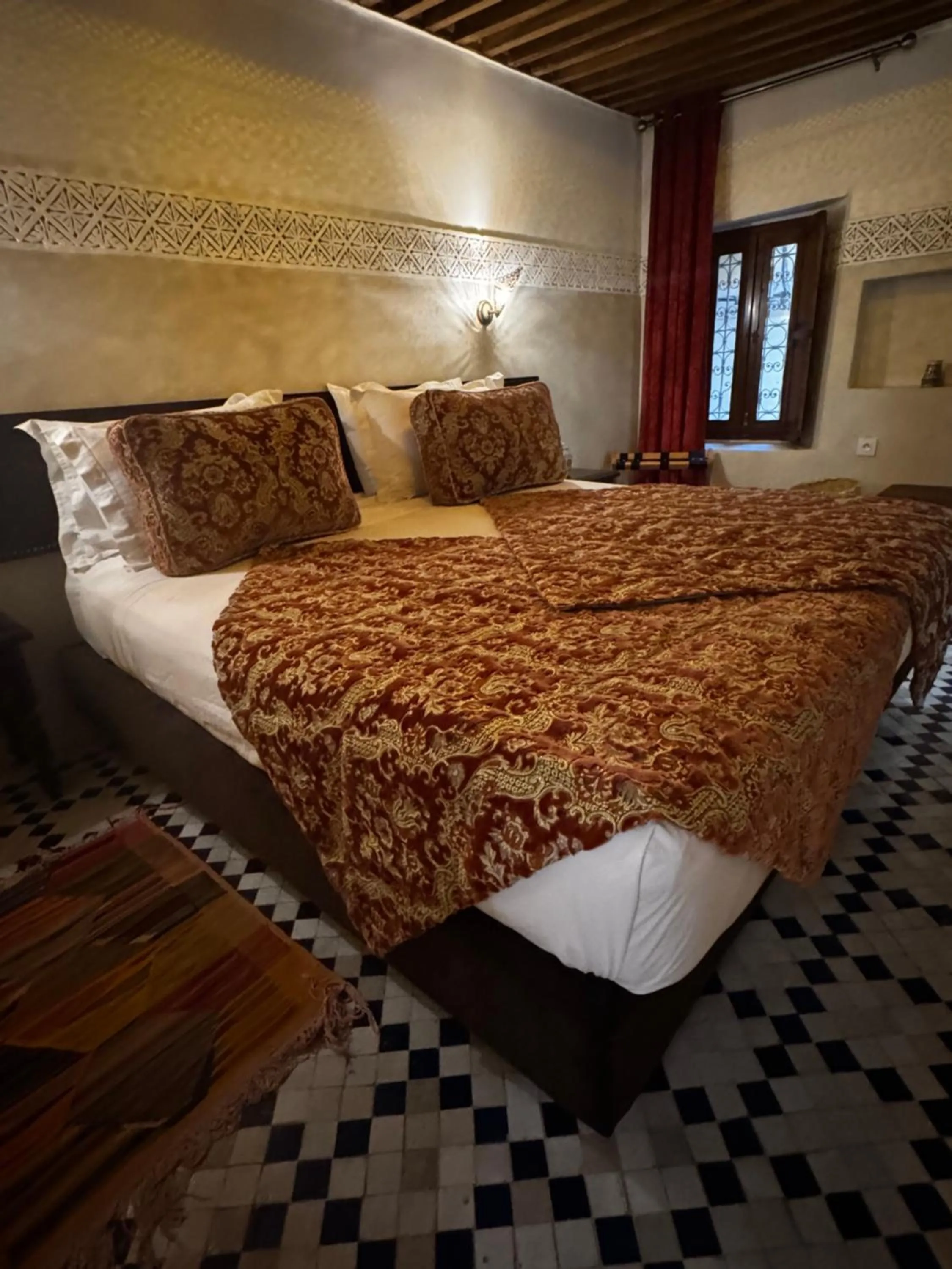 Photo of the whole room, Bed in Riad Dar Laura
