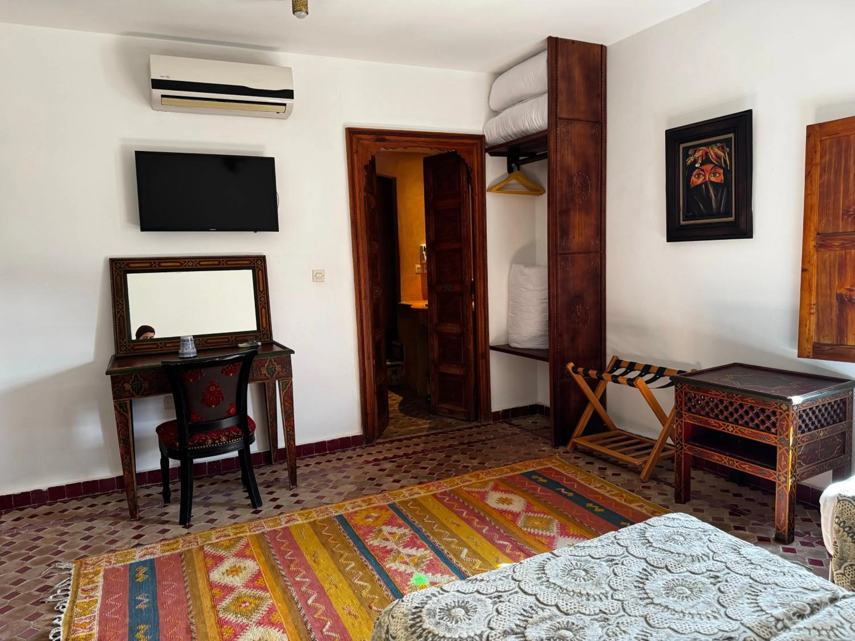 TV and multimedia, Bed in Riad Dar Laura