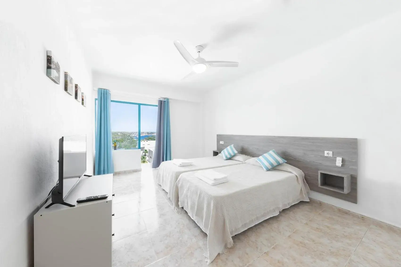 Twin Room with View in Hostal Cala Llombards Twin Room with View in Hostal Cala Llombards