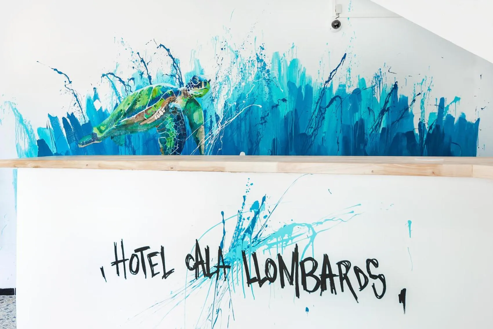 Lobby or reception in Hostal Cala Llombards