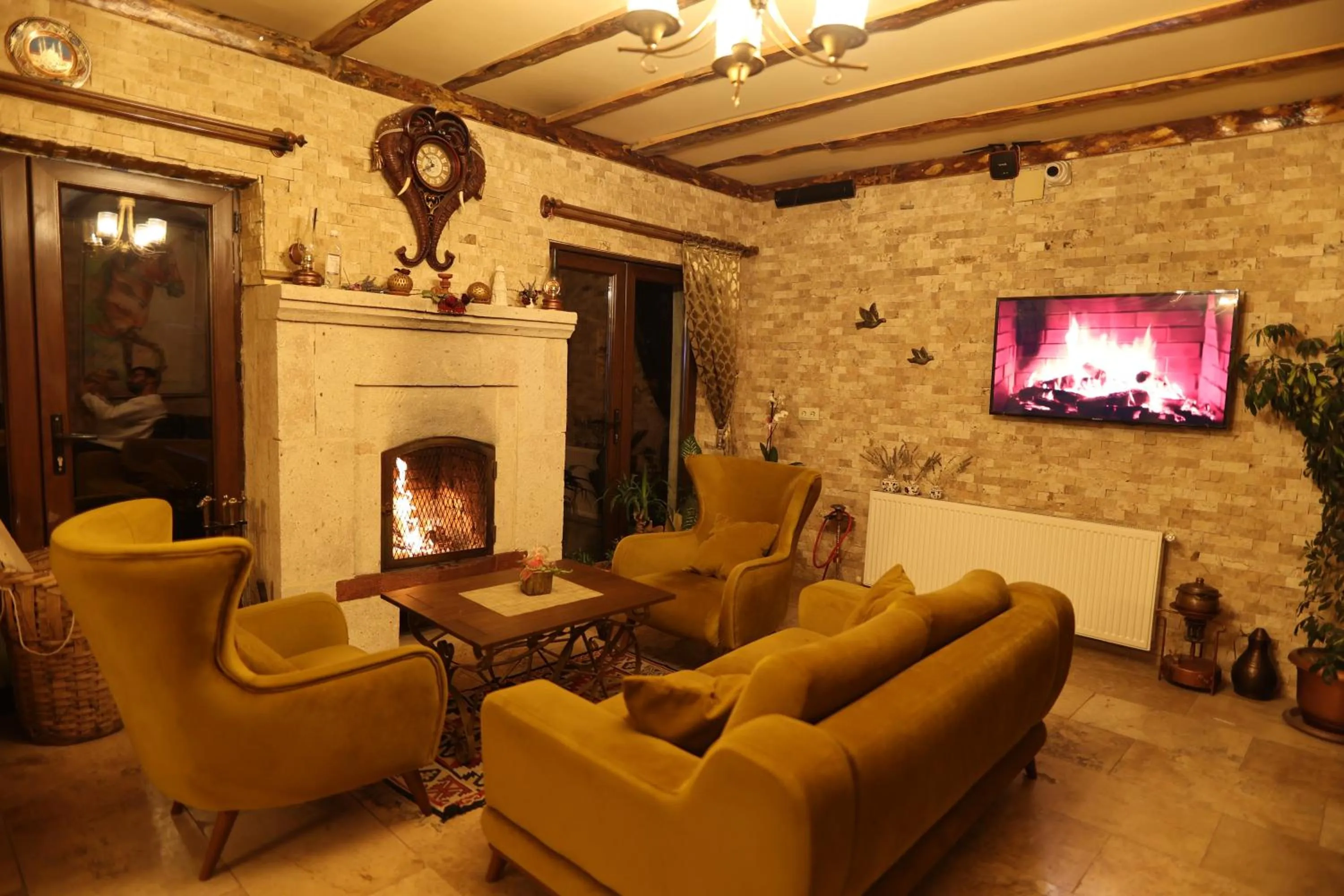 Communal lounge/ TV room in Calina Capadocia
