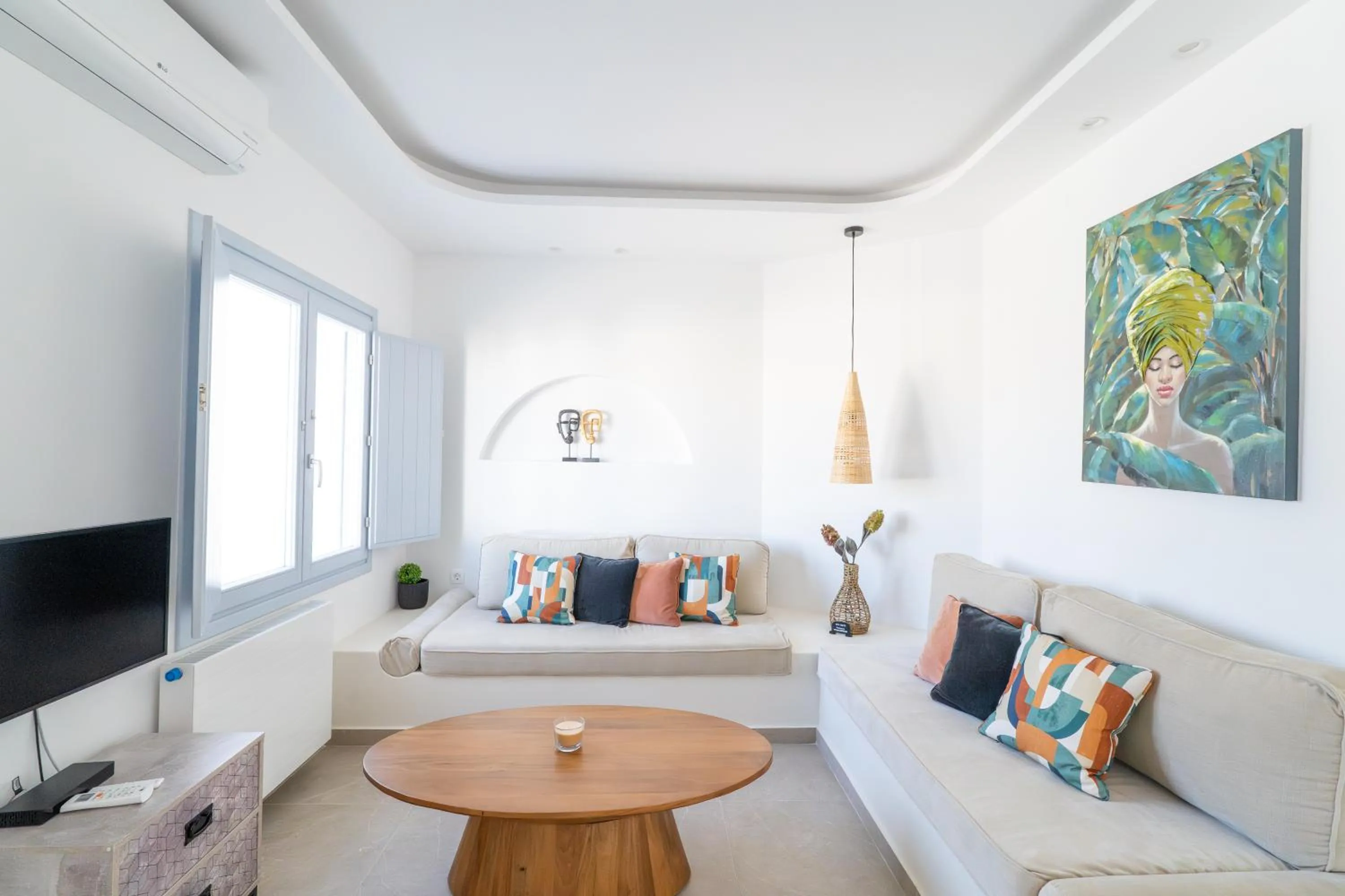 Communal lounge/ TV room in SN Santorini Apartments