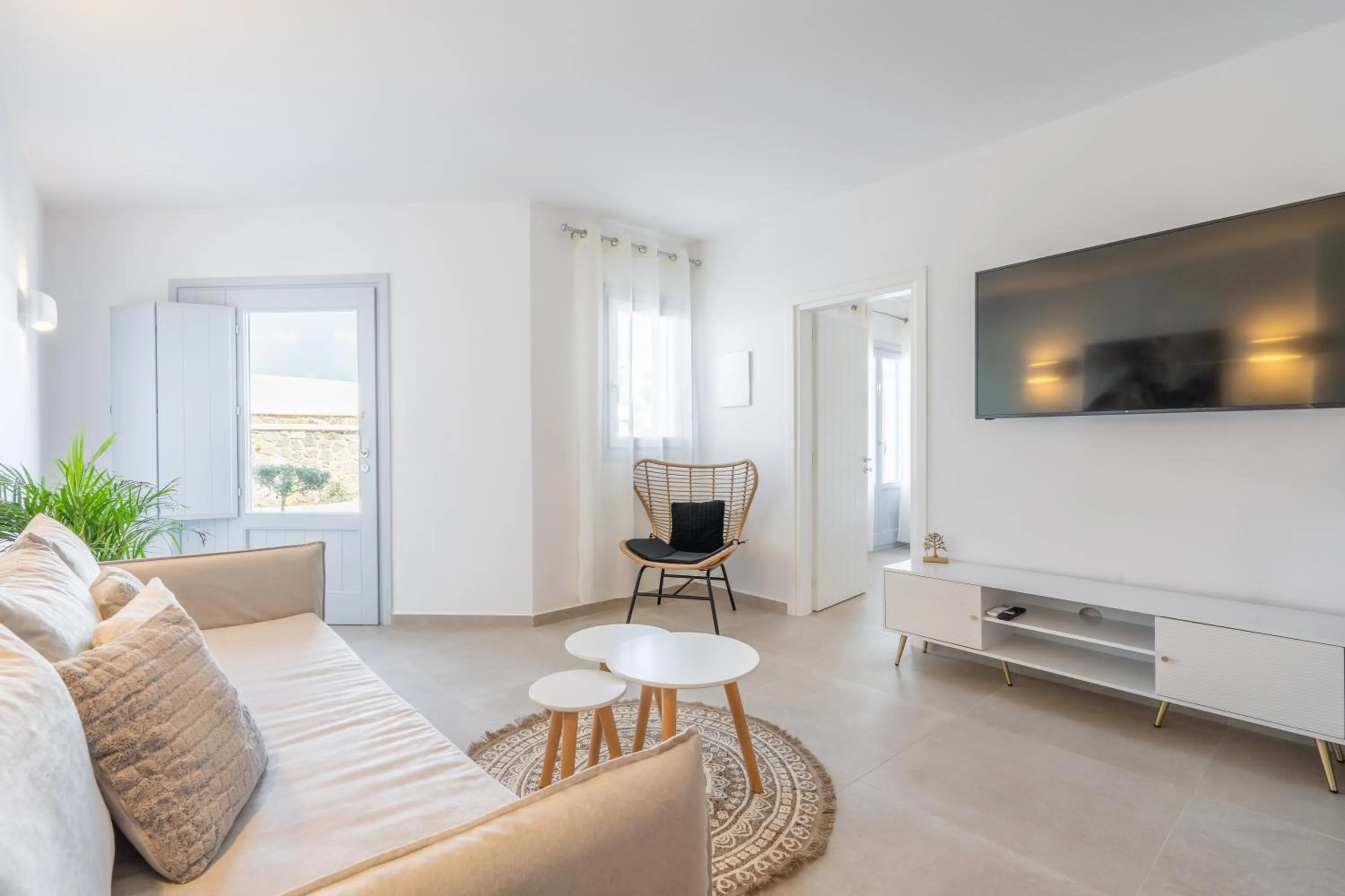 TV and multimedia in SN Santorini Apartments