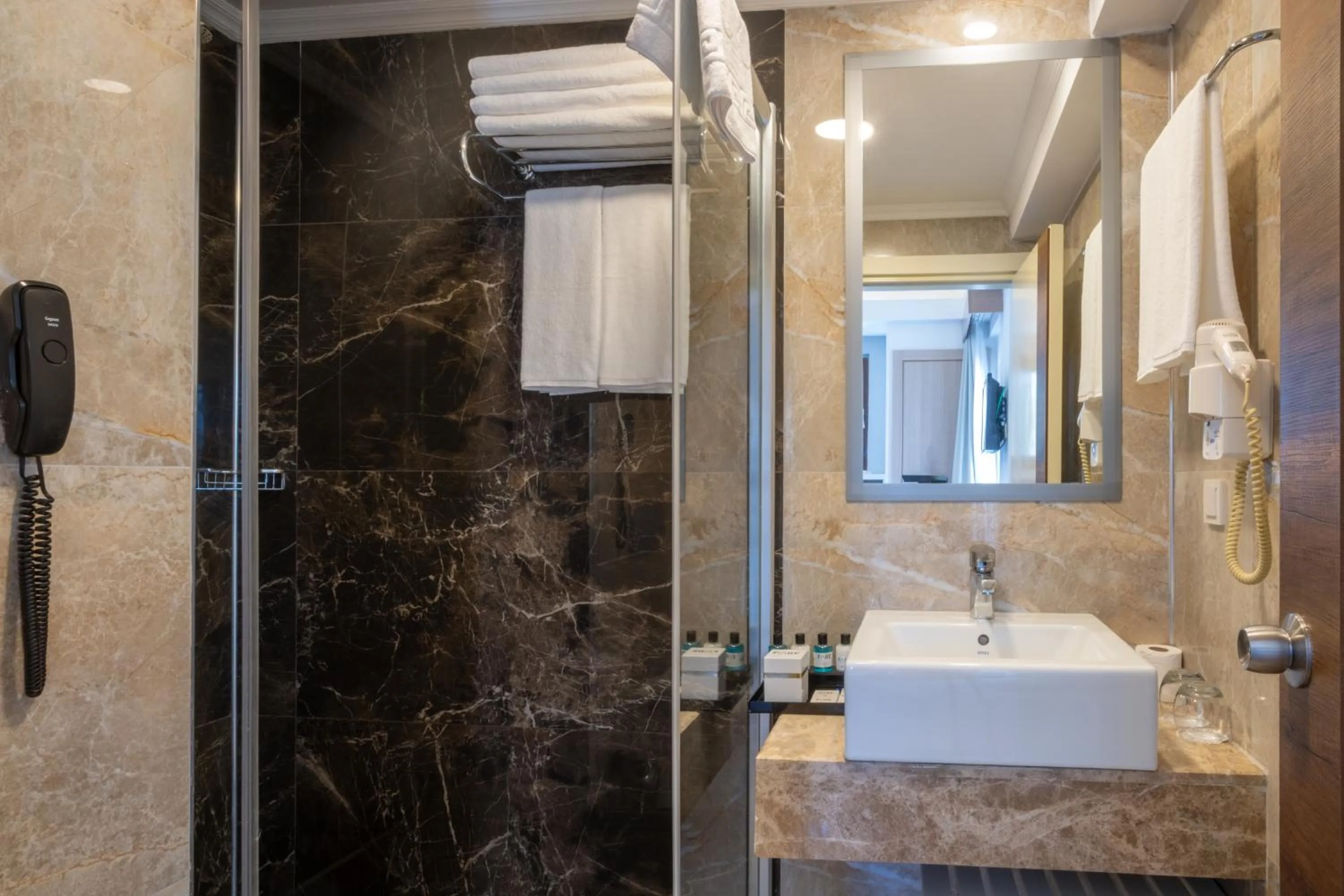 Shower in FORE RESORT & SPA