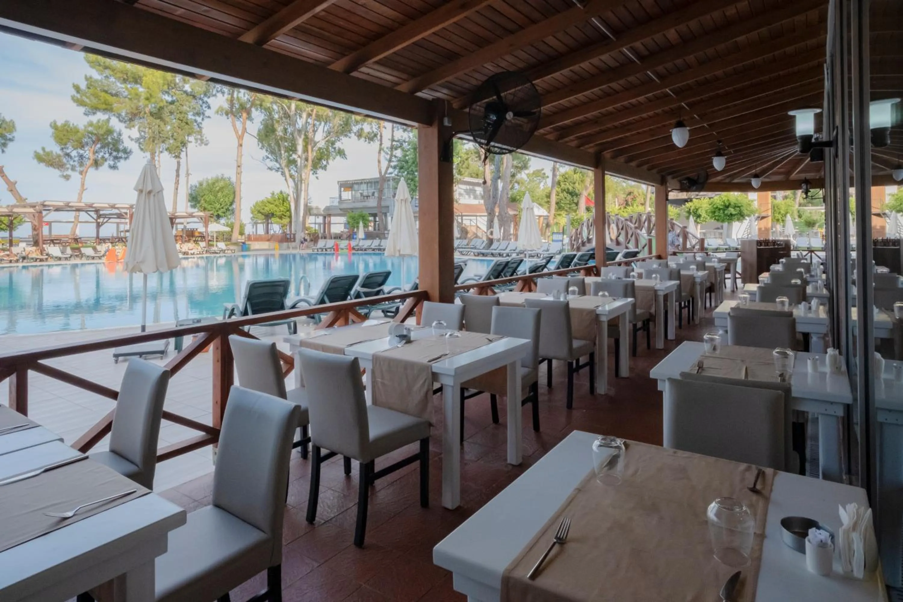 Restaurant/places to eat in FORE RESORT & SPA