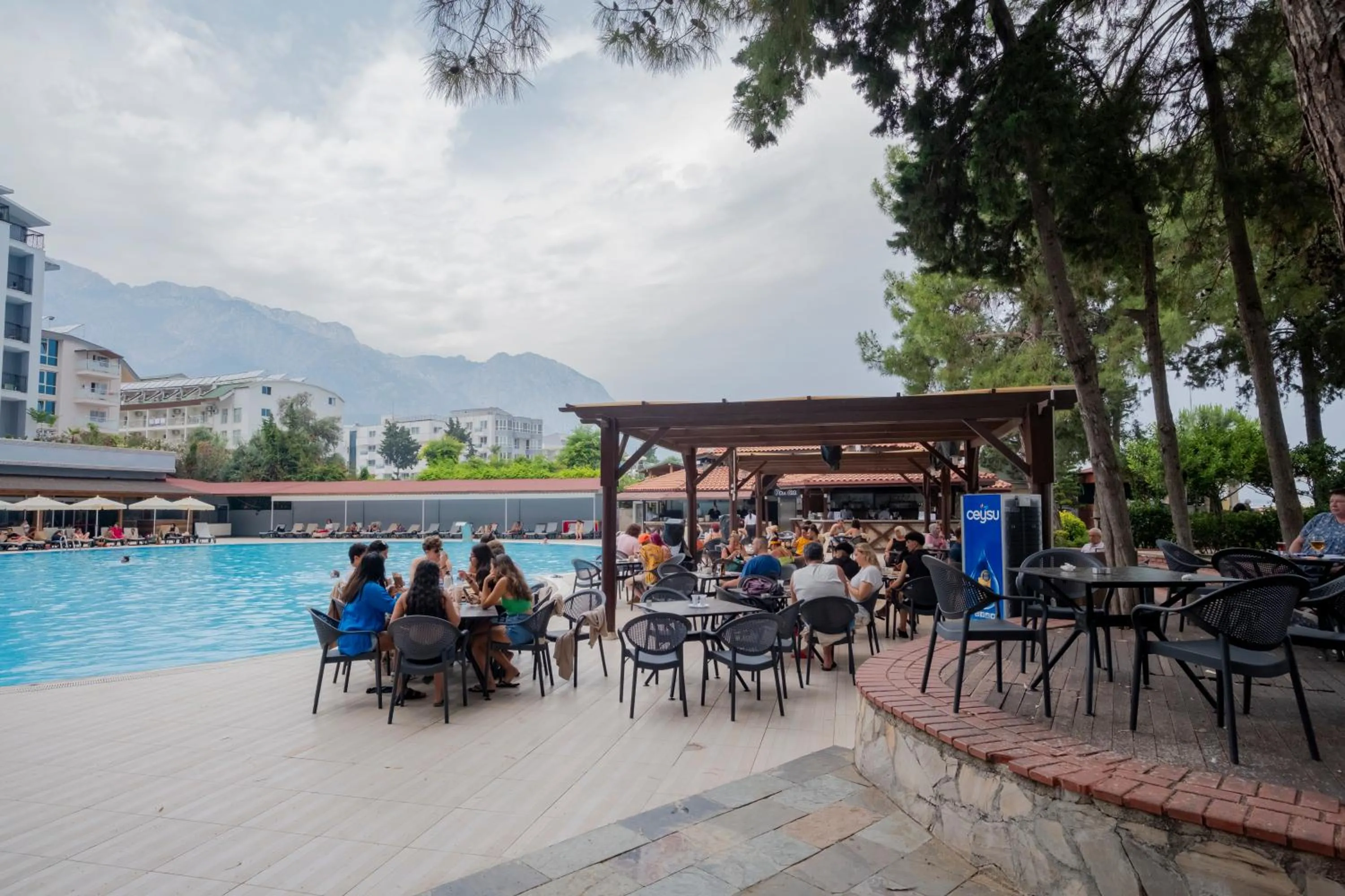 Restaurant/places to eat in FORE RESORT & SPA