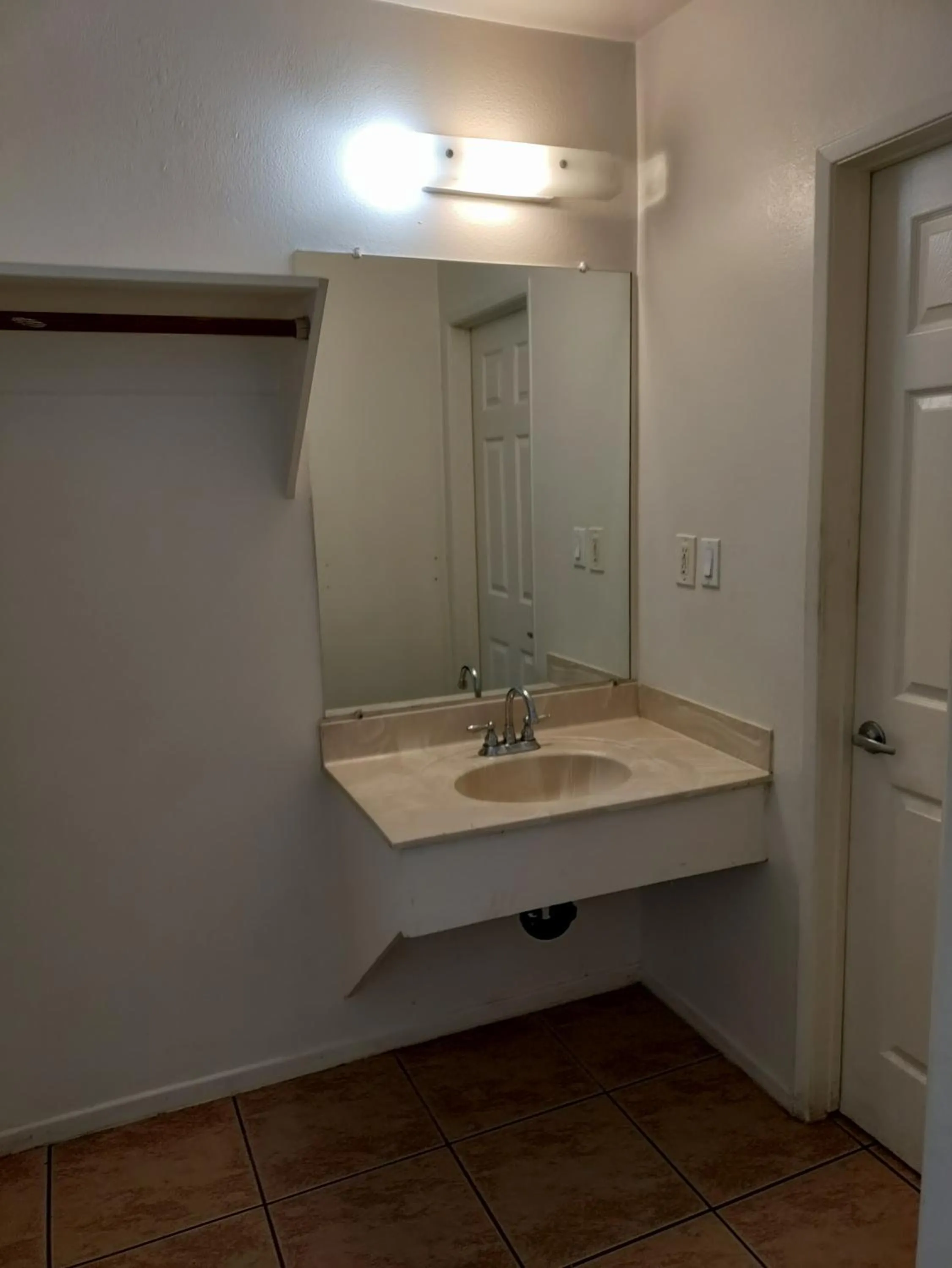 Crown Inn & Suites