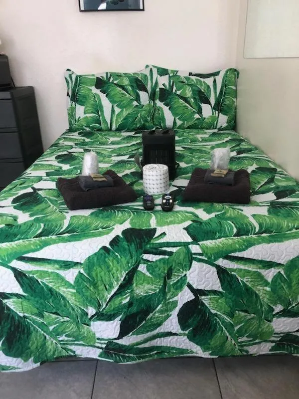 Double Room with Shared Bathroom in Crown Inn & Suites