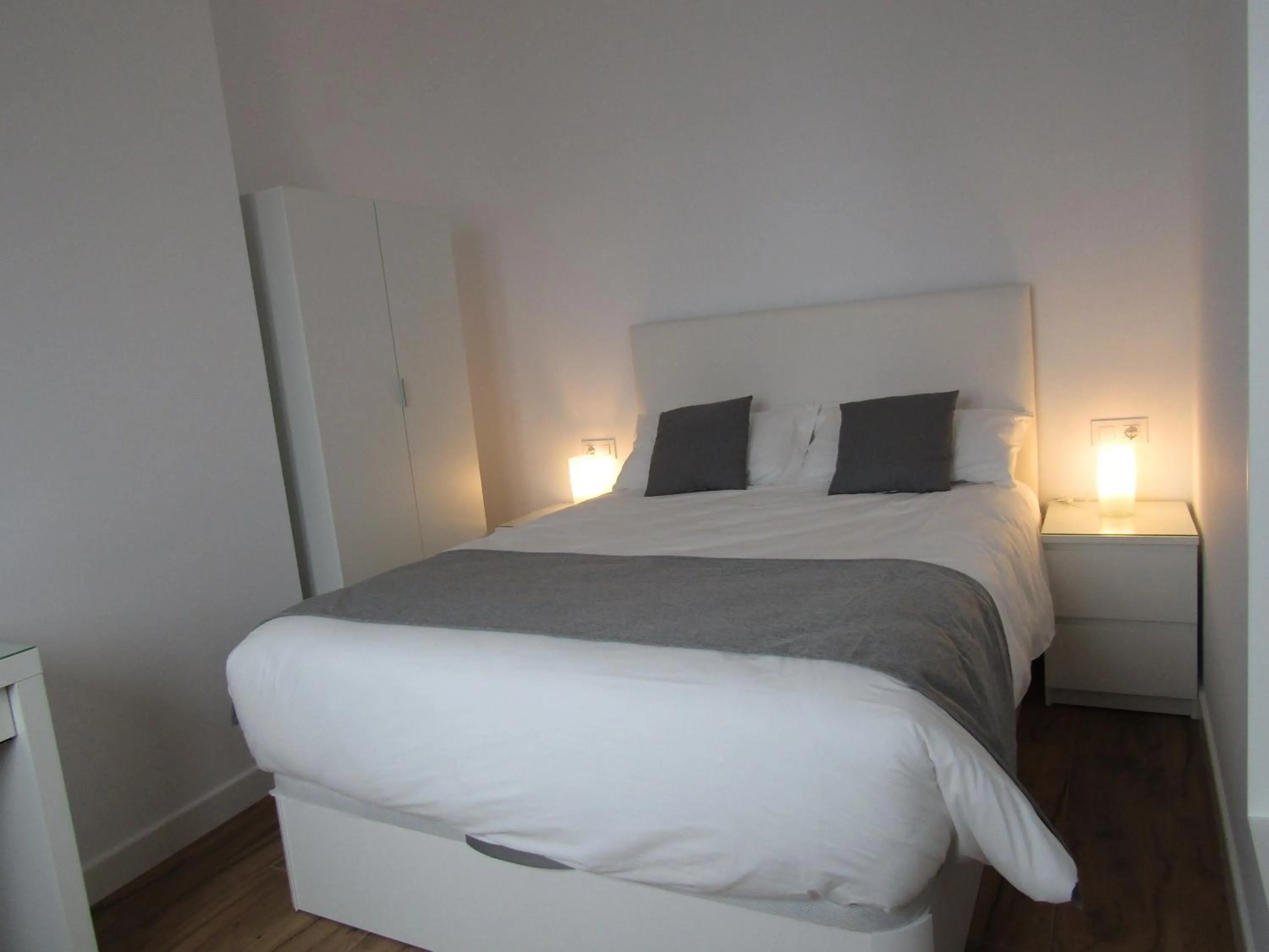 Bedroom, Bed in Apartamentos Santa María 15