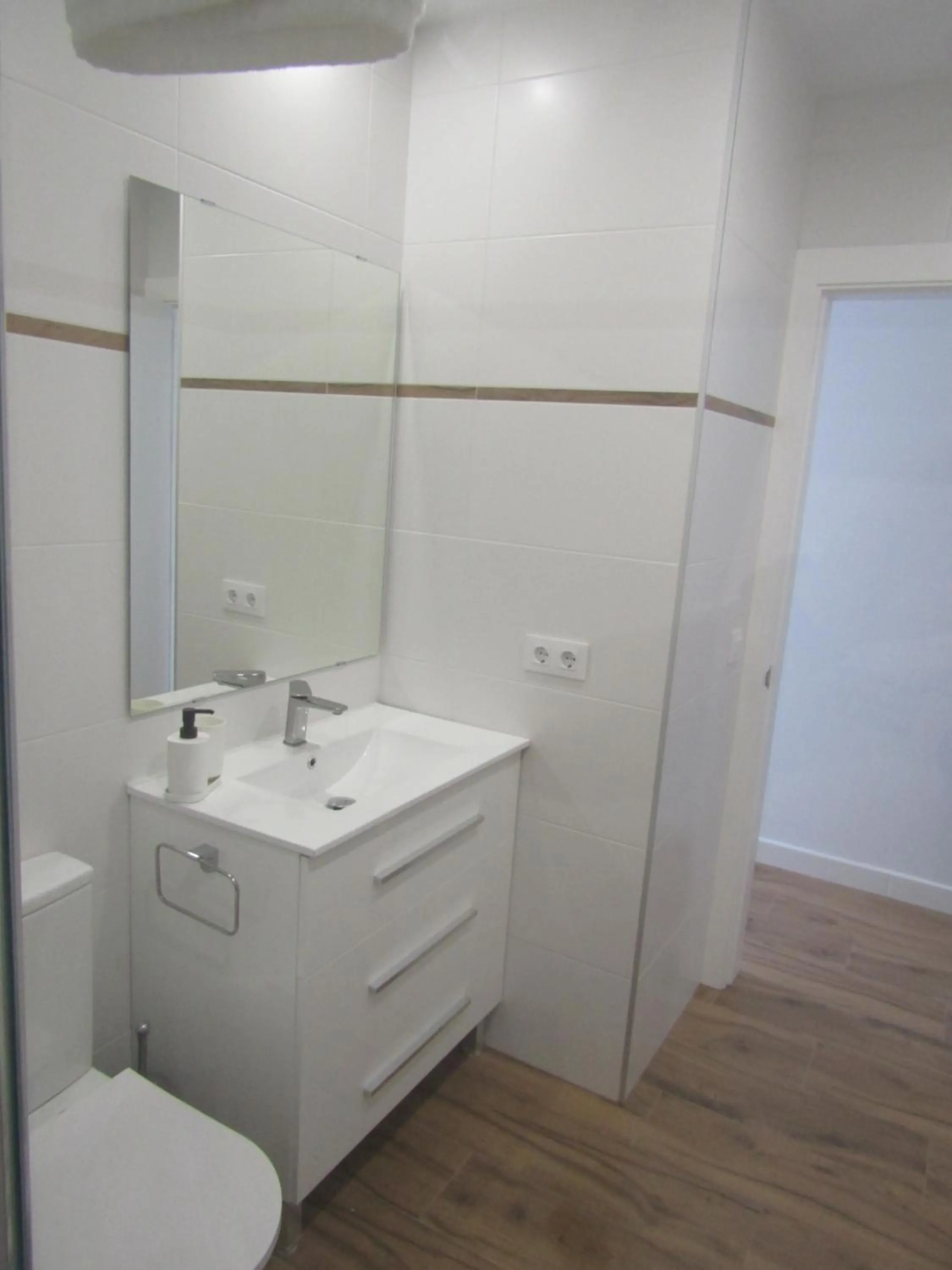 Bathroom in Apartamentos Santa María 15