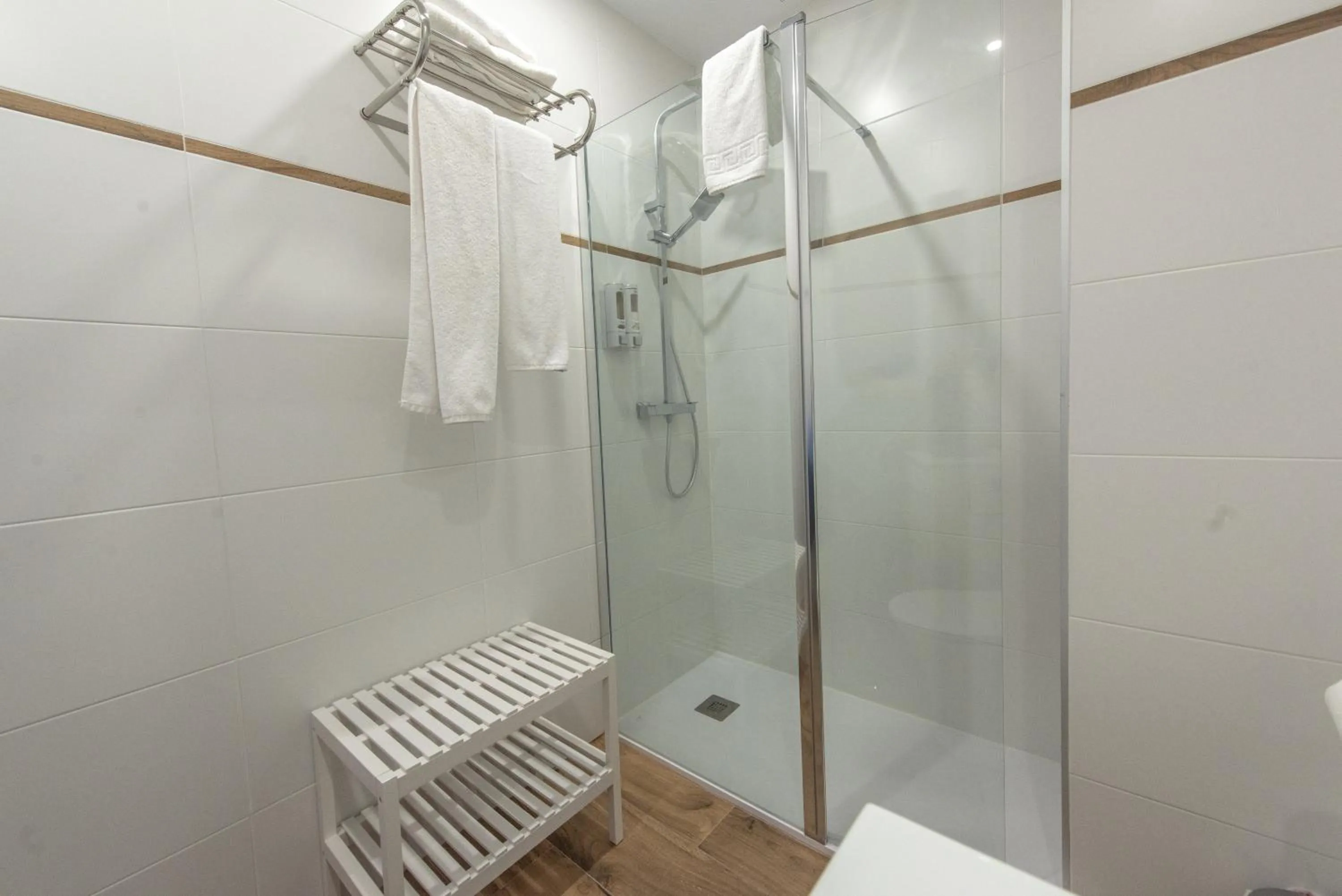 Bathroom in Apartamentos Santa María 15