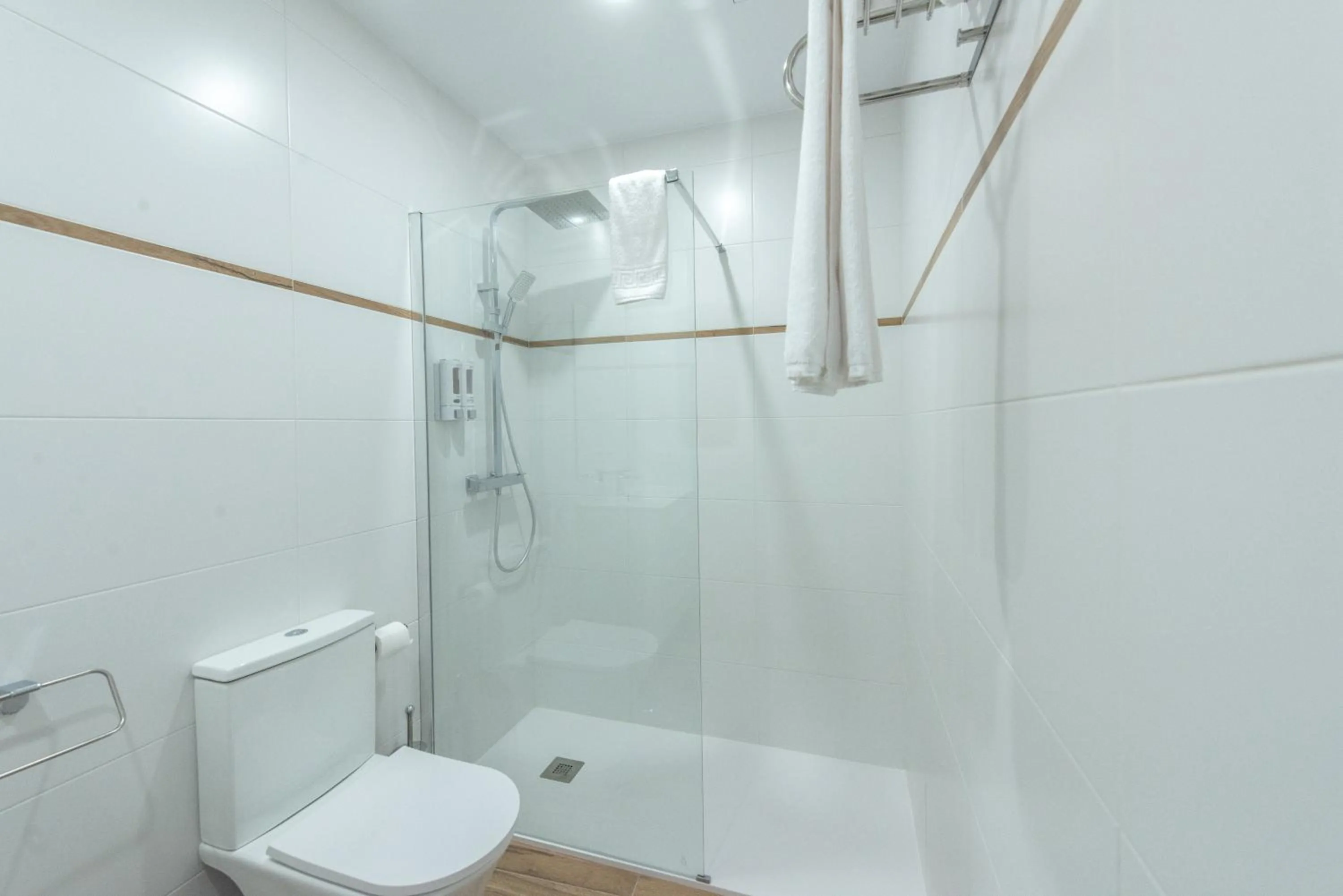 Bathroom in Apartamentos Santa María 15