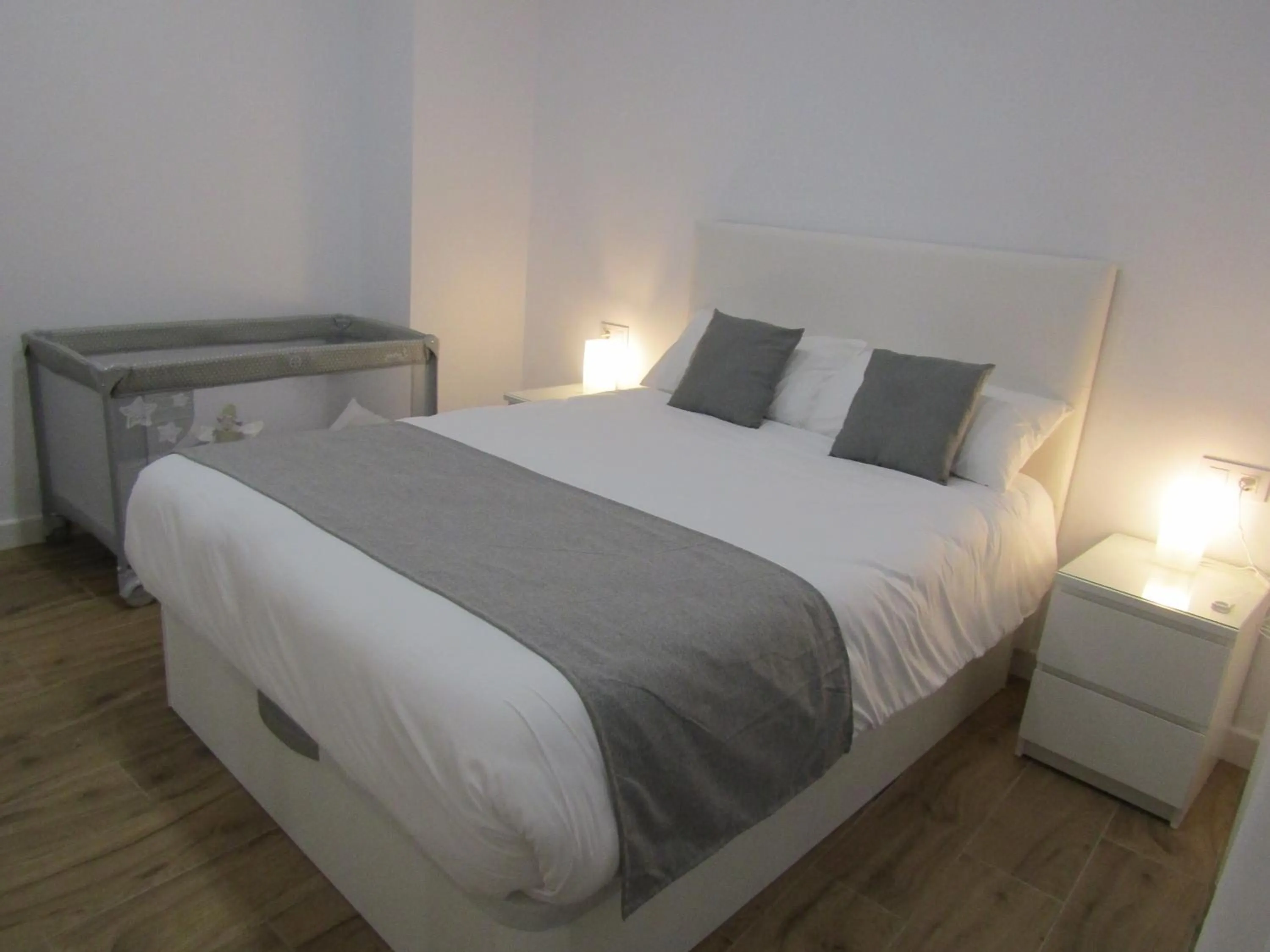 Bedroom, Bed in Apartamentos Santa María 15