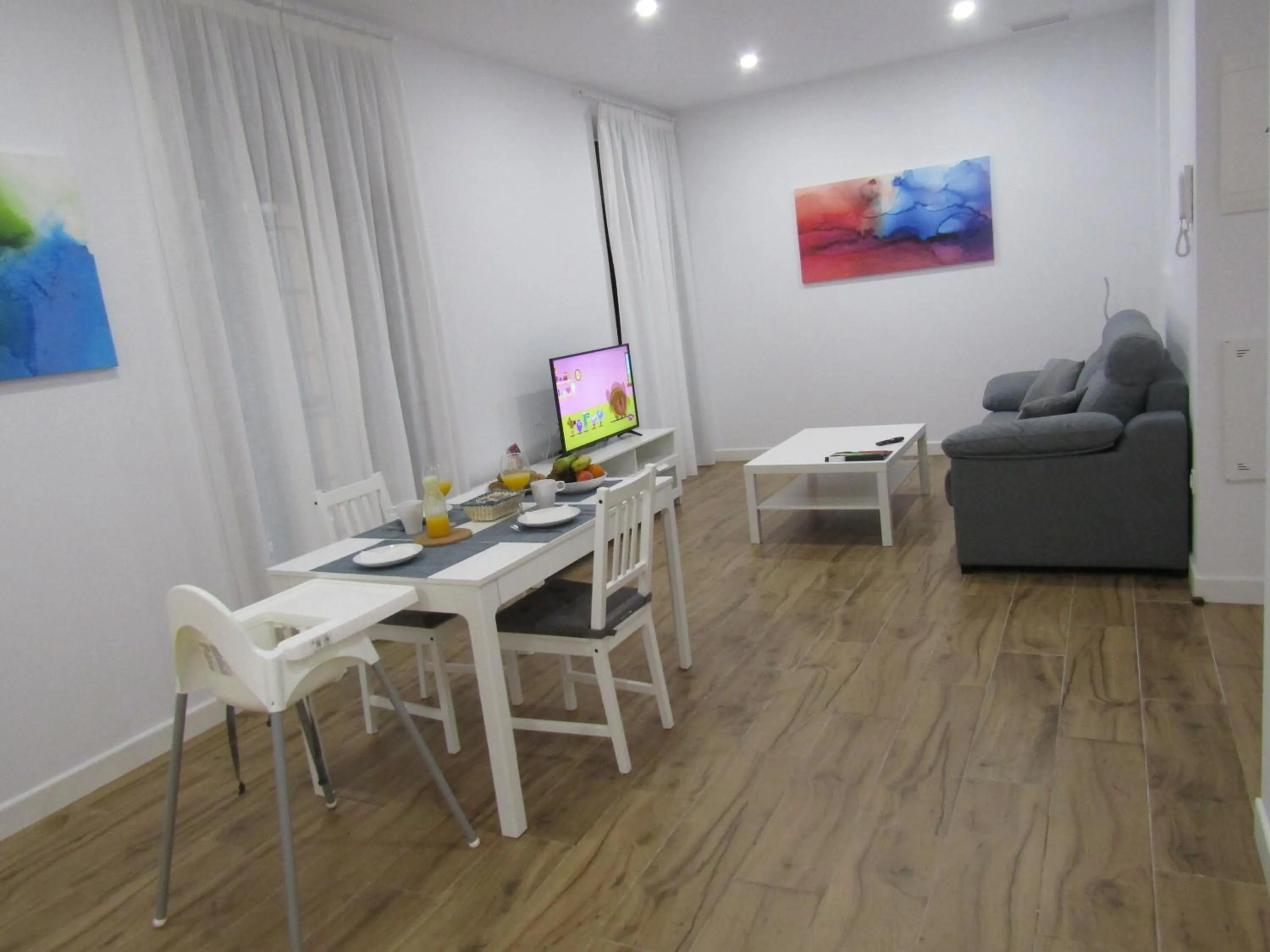 Dining area in Apartamentos Santa María 15