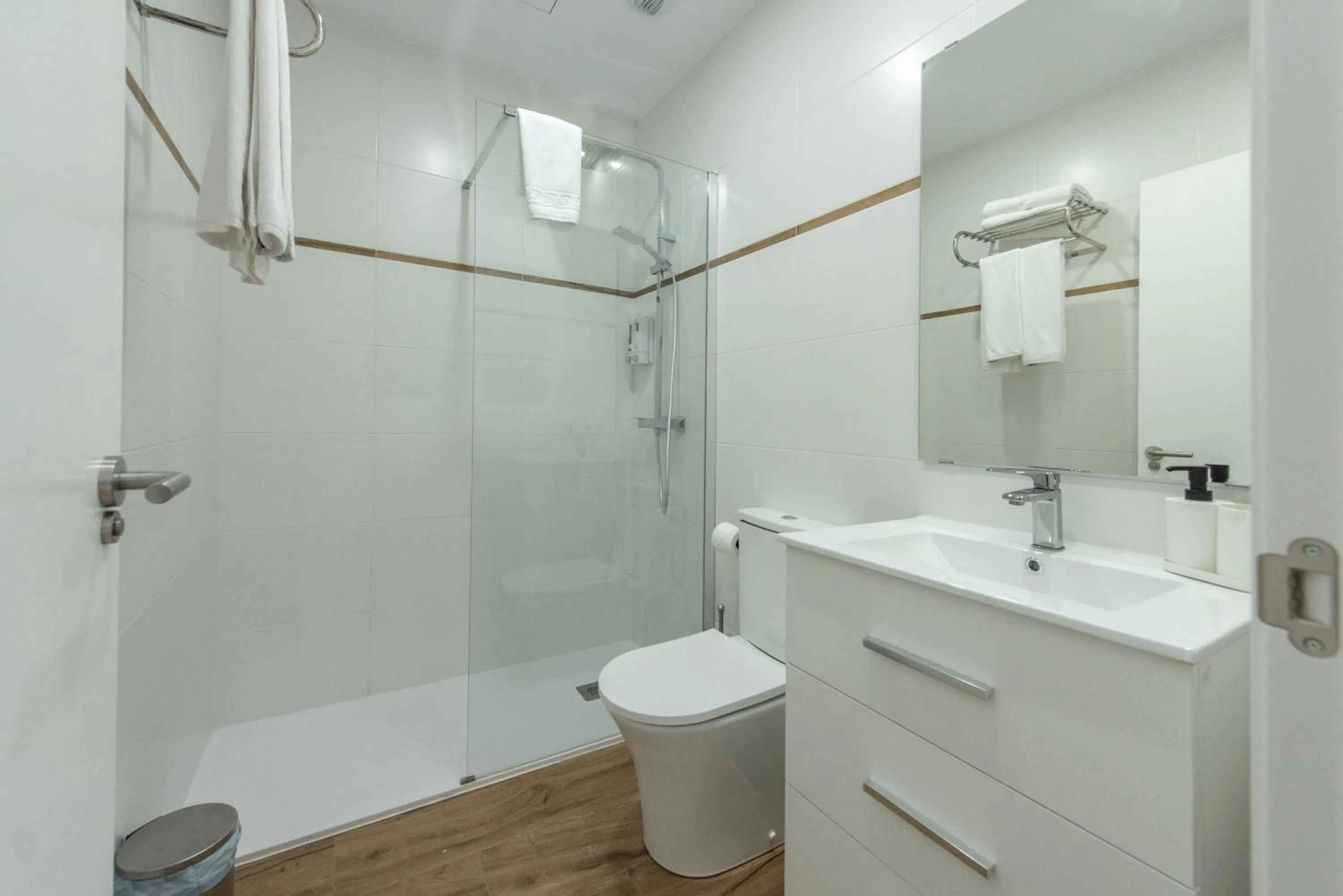 Bathroom in Apartamentos Santa María 15