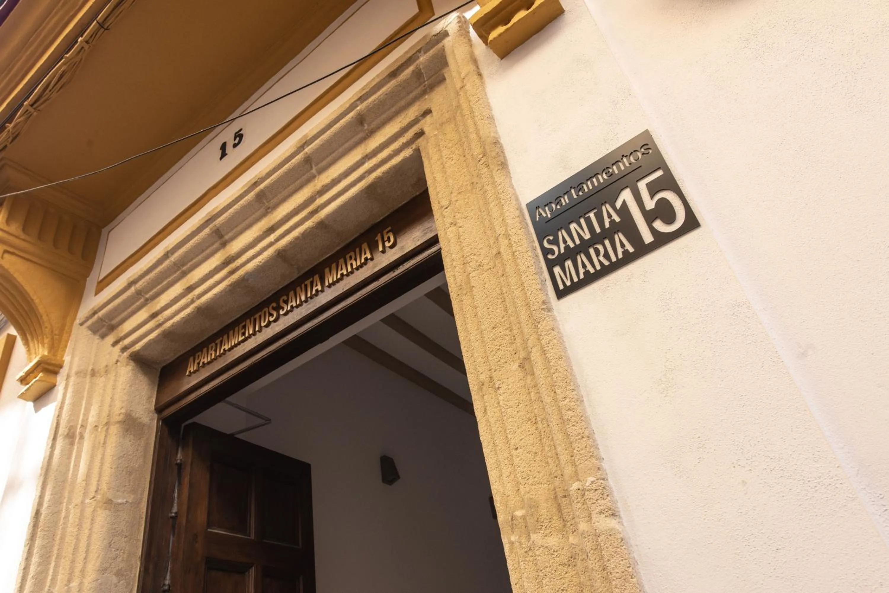 Facade/entrance in Apartamentos Santa María 15