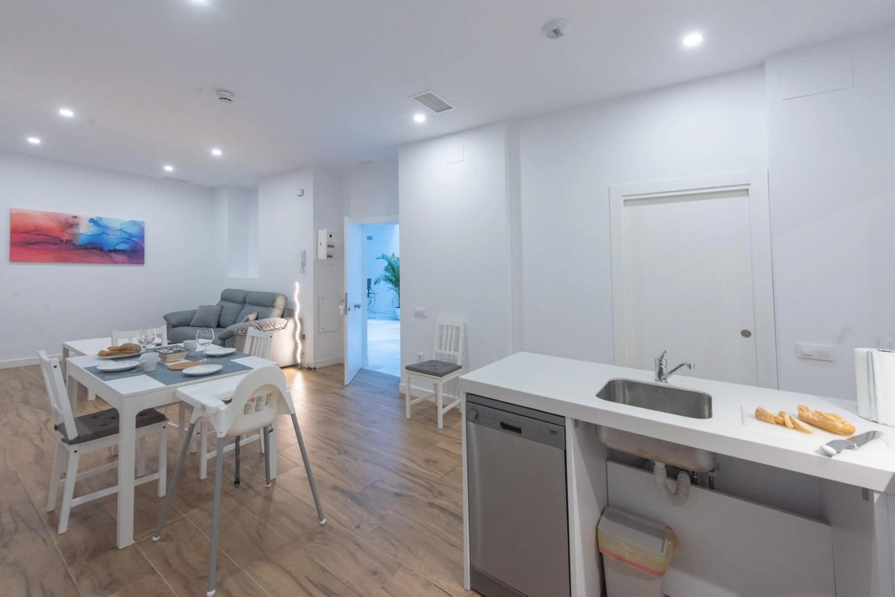 Dining area in Apartamentos Santa María 15