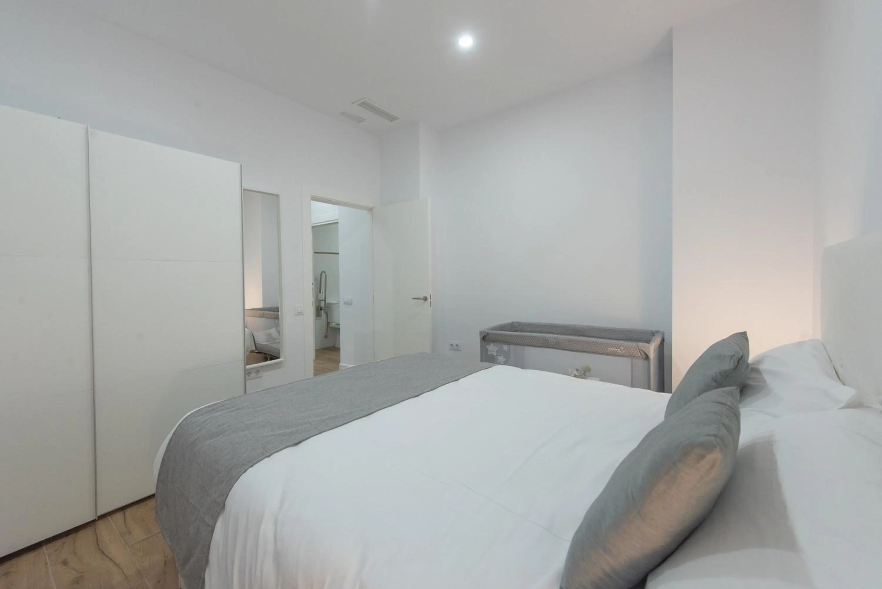 Bedroom, Bed in Apartamentos Santa María 15