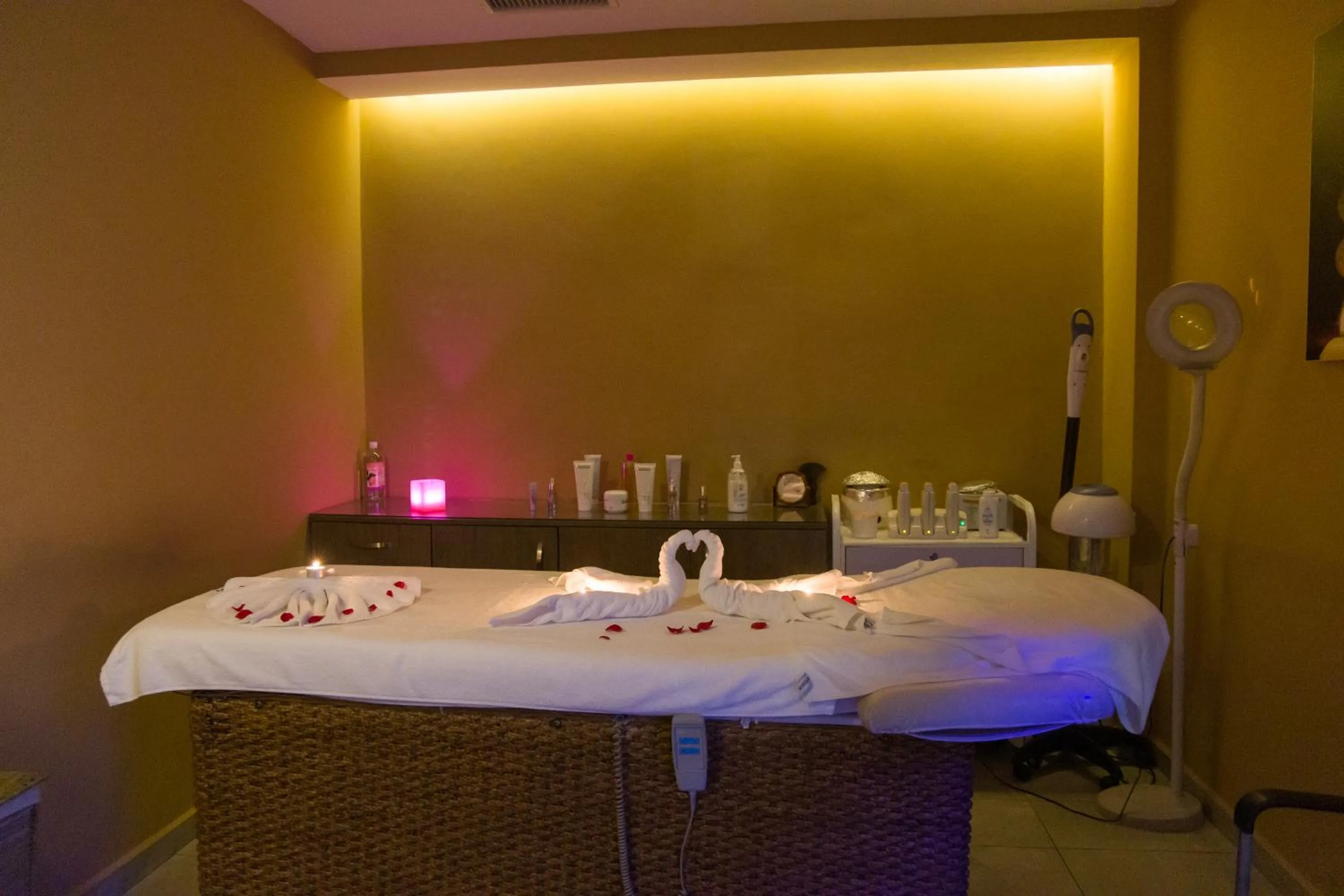 Spa and wellness centre/facilities in El Oumnia Puerto & Spa