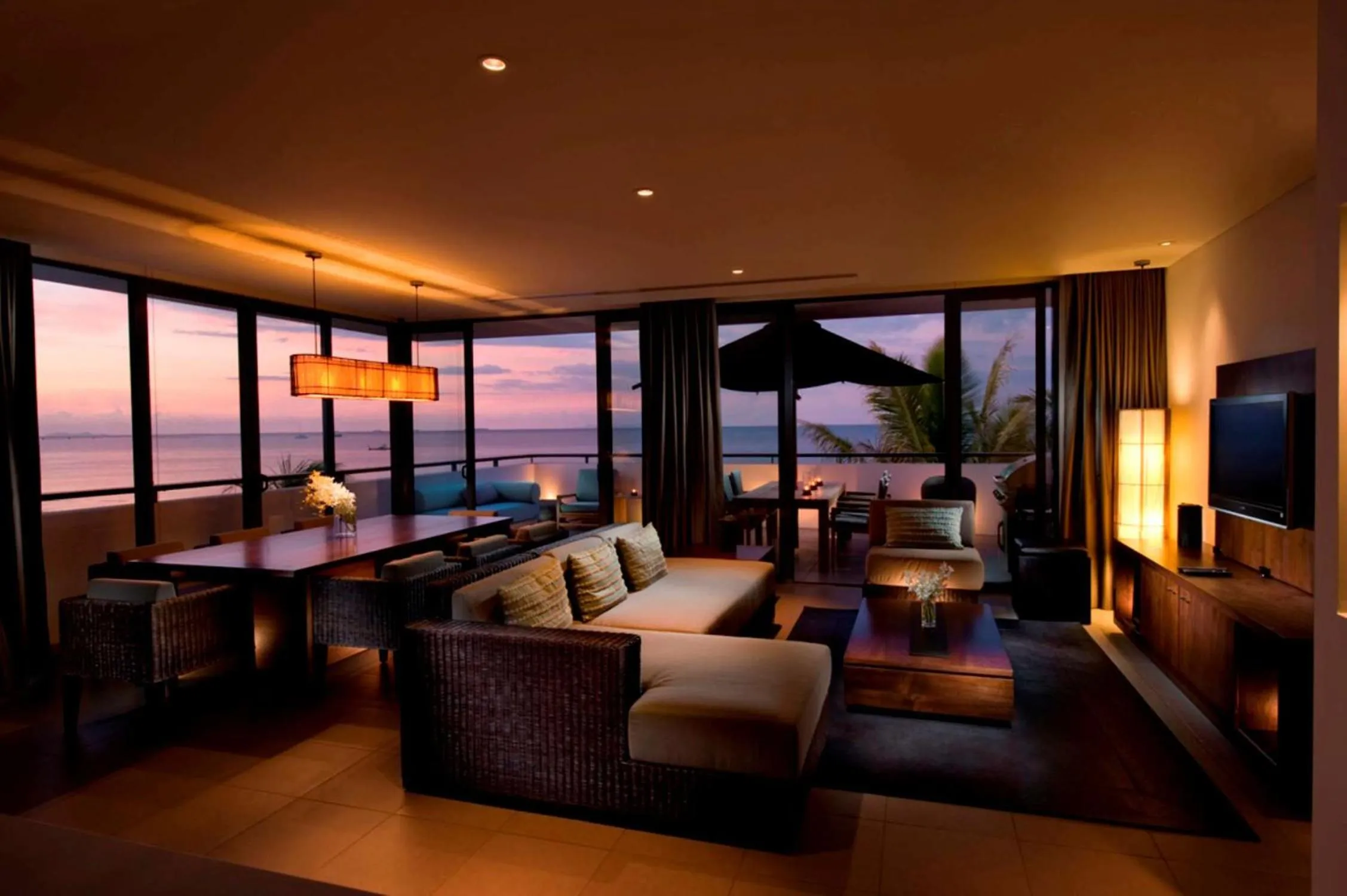 Living room in Hilton Fiji Beach Resort and Spa