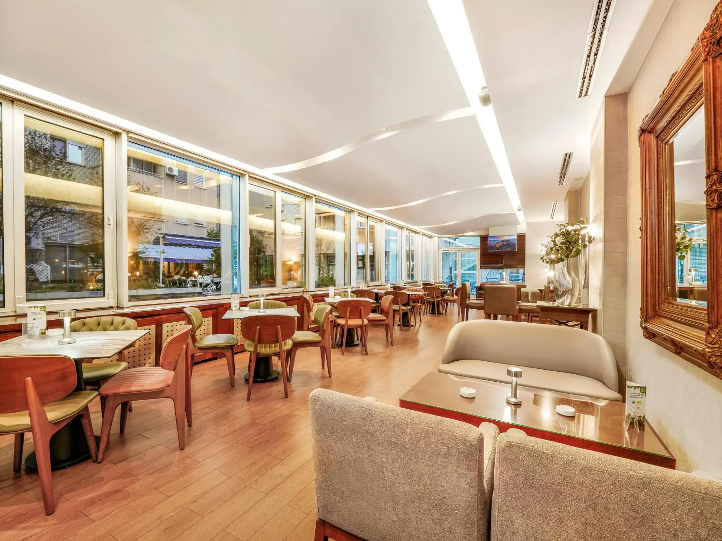 Lounge or bar in IN Hotel Beograd Lounge or bar in IN Hotel Beograd